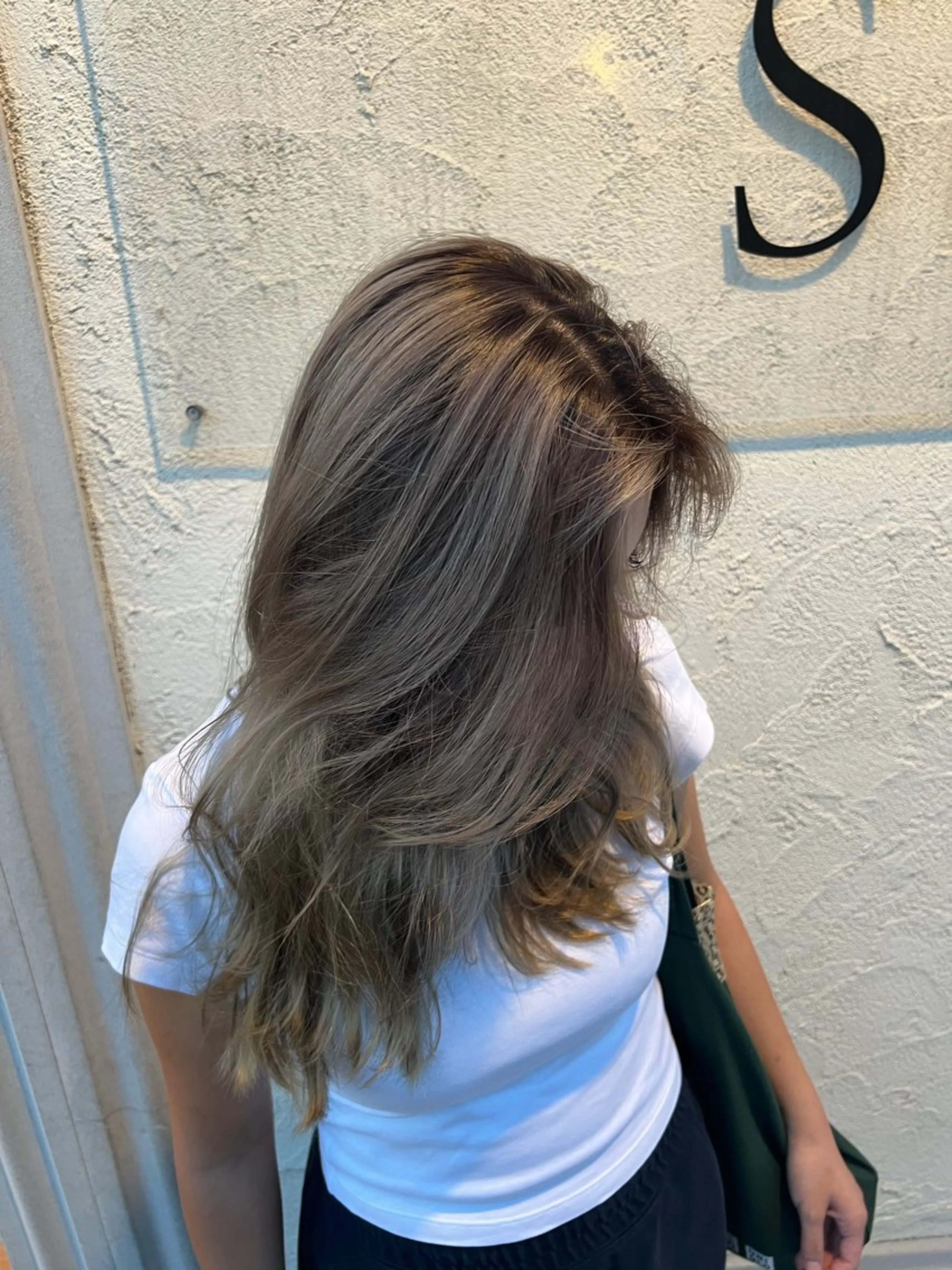 セミロング カラー バレイヤージュ ブリーチ レイヤーカット ヘアカラー 似合わせ/ブリーチ カラー.岡田友仁のヘアスタイル