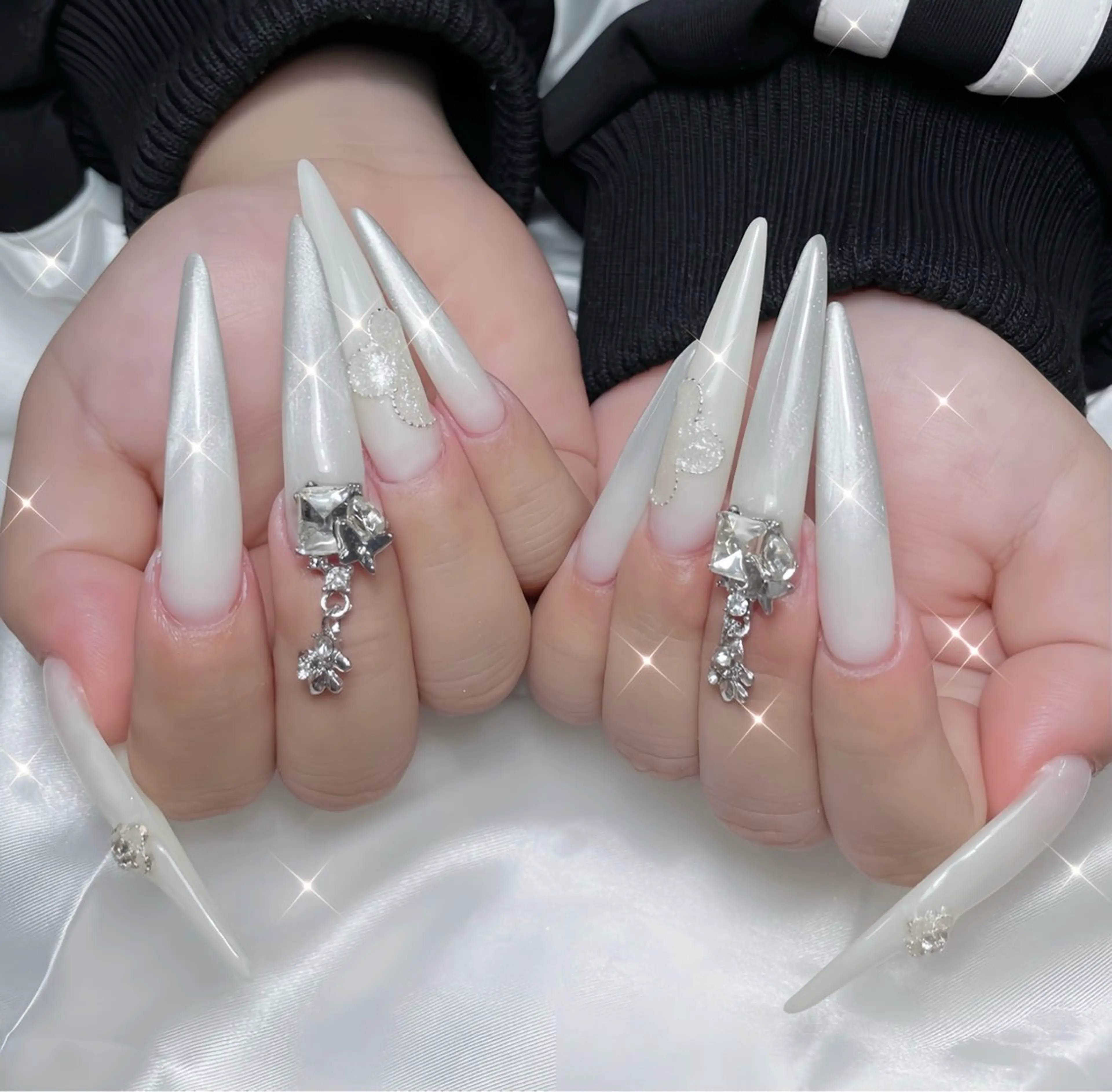 ネイル フレンチネイル ハート 韓国ネイル マグネットネイル マグネットフレンチ ハンドネイル Emi Studioのネイルデザイン