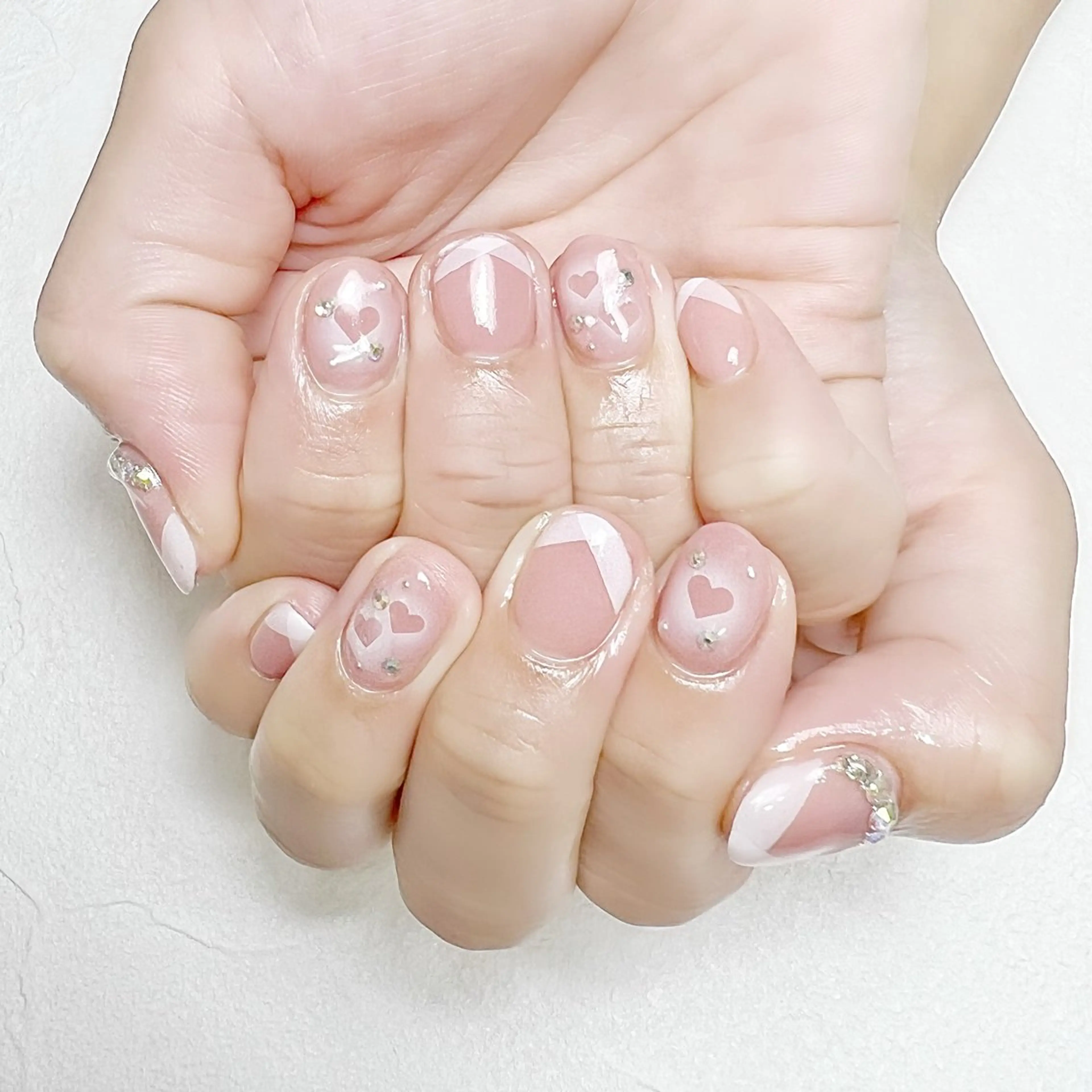ネイル チークネイル フレンチネイル ハート キラキラネイル ワンホンネイル rouse nail RISATOのネイルデザイン