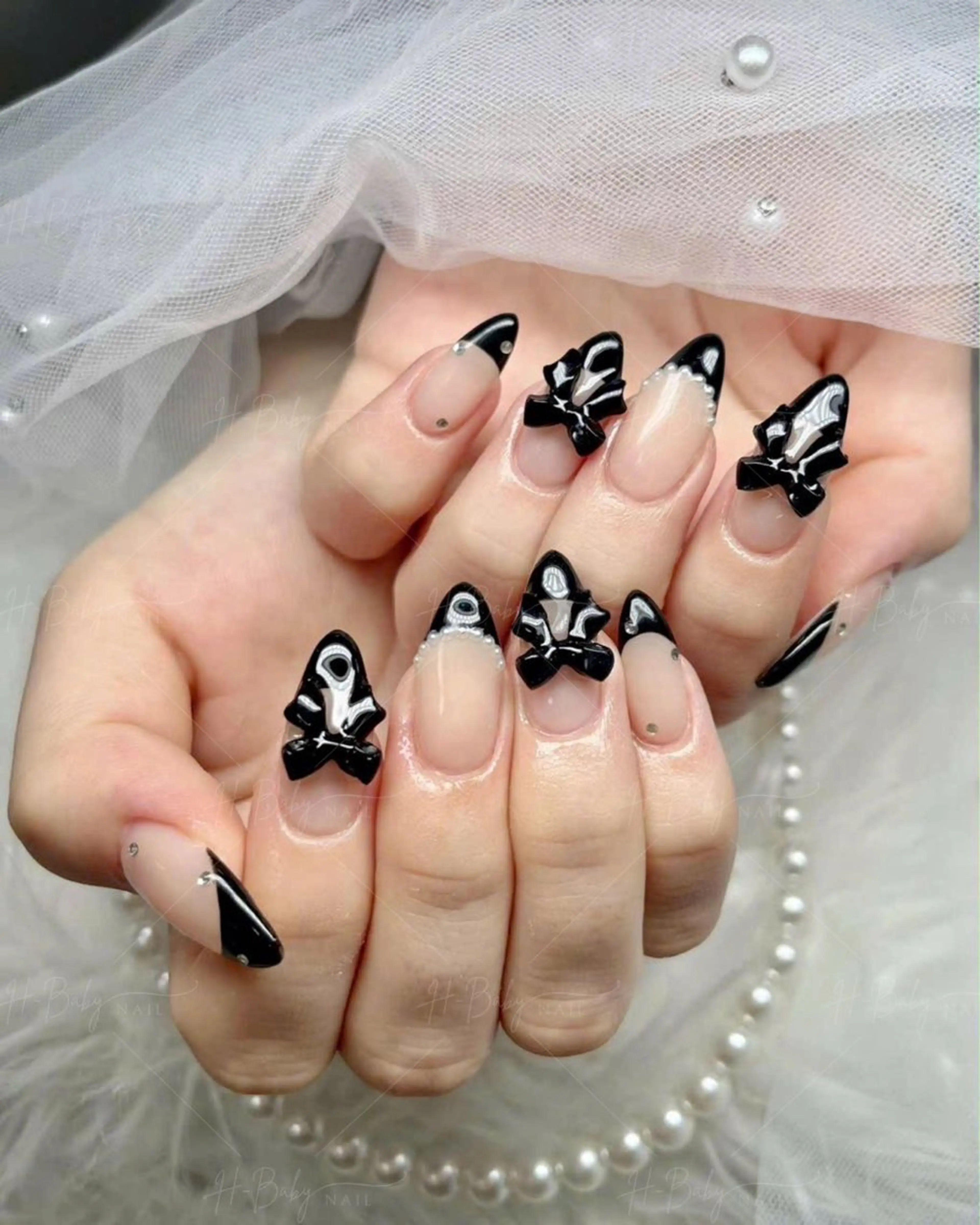 ネイル オーロラネイル フレンチネイル ジェルネイル ハロウィン キラキラネイル H.baby Nail Salonのネイルデザイン