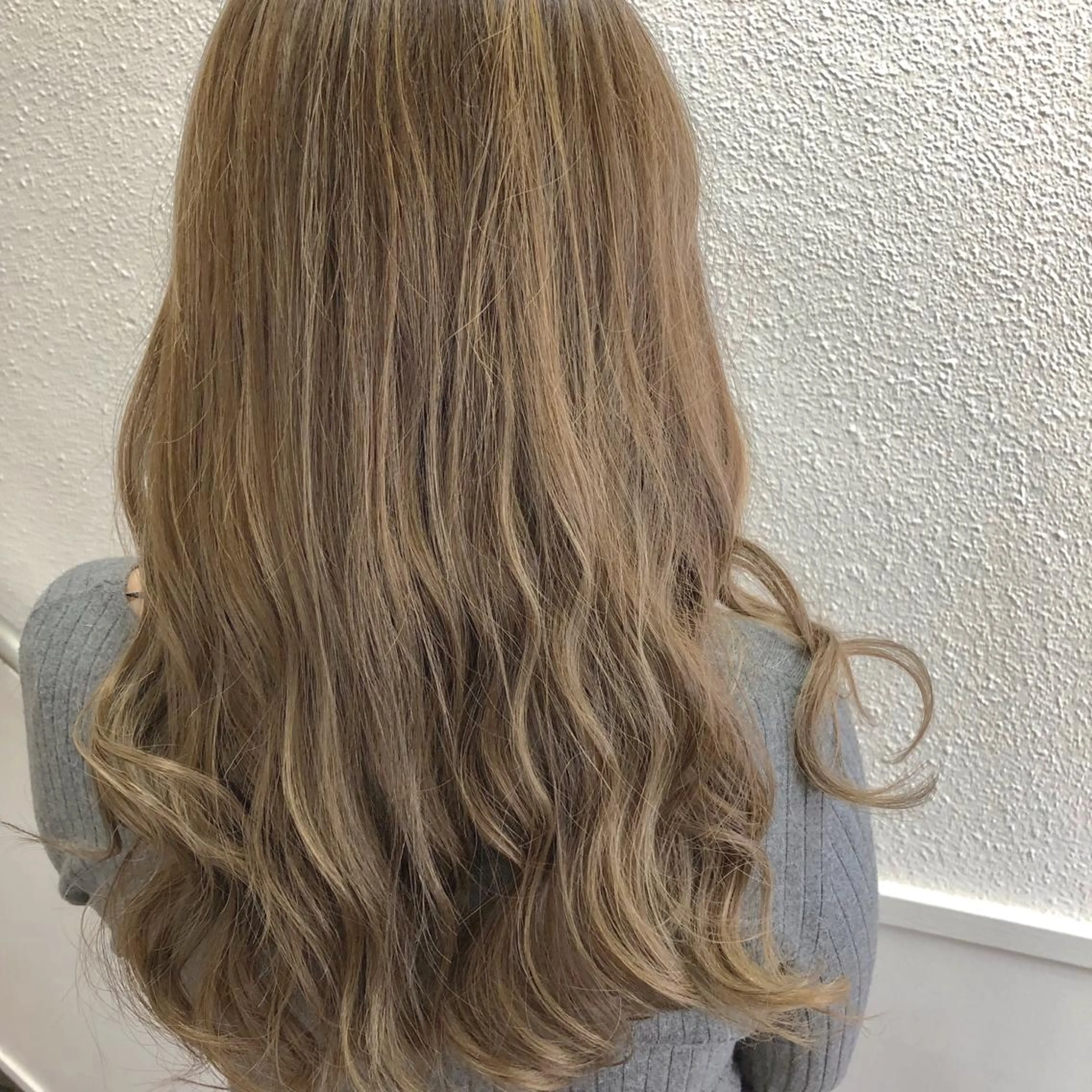 ロング カラー アッシュ 透明感カラー ミルクティーアッシュ 髪質改善/美髪矯 正ヤマモトハルキのヘアスタイル