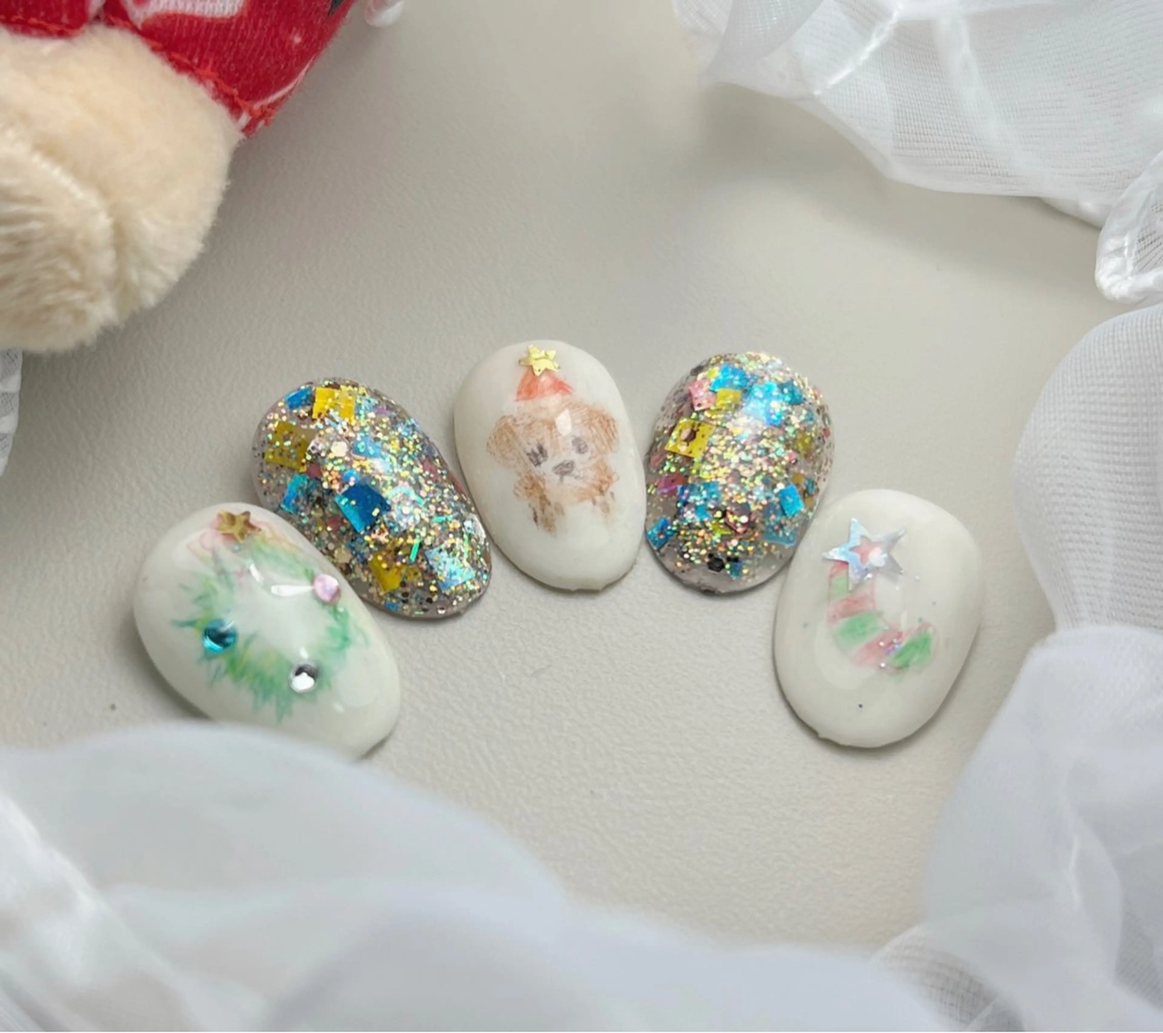 ネイル アートネイル 冬ネイル クリスマス Shis_🦄shi 韓国風キラキラネイルのネイルデザイン