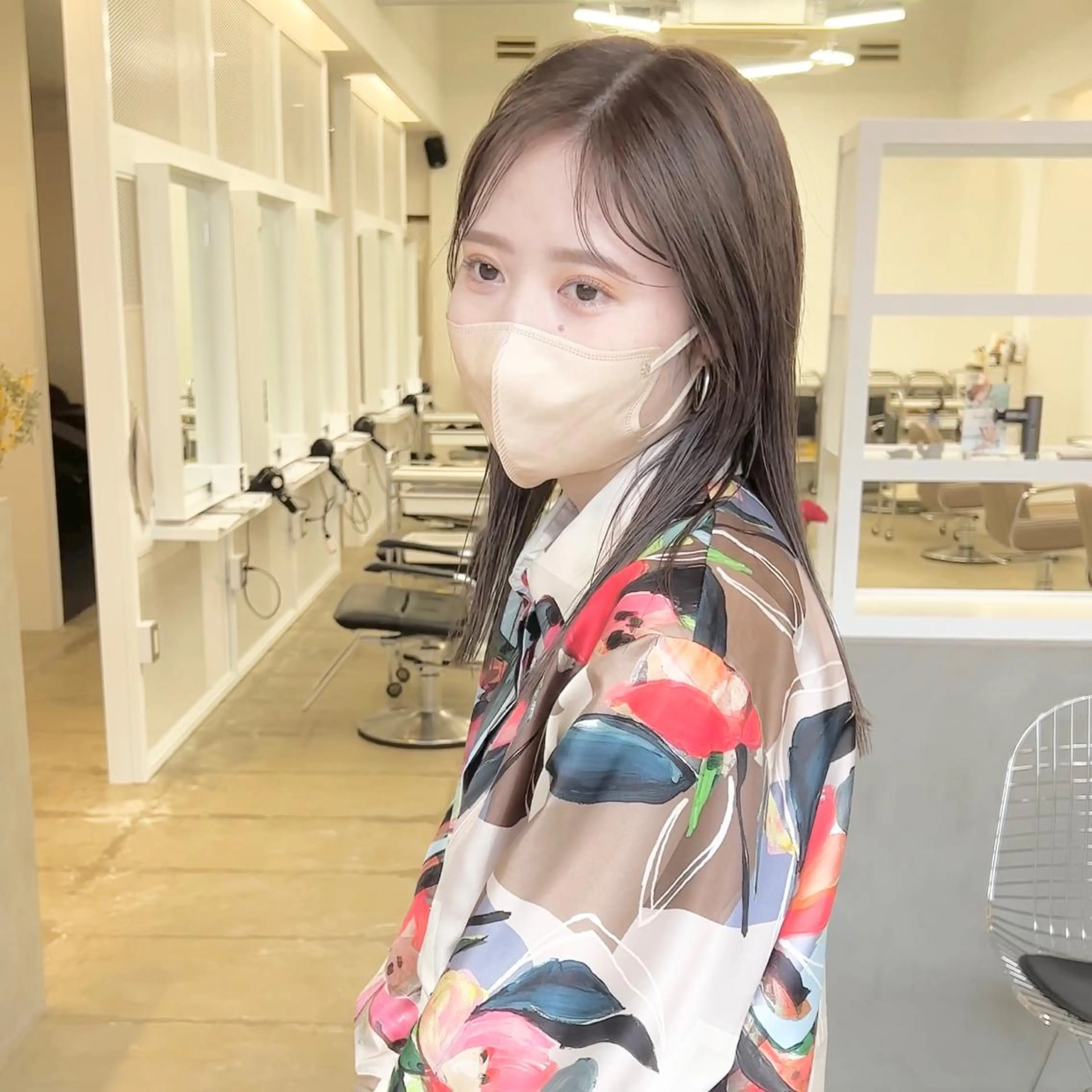 ミディアム カラー ベージュカラー ミルクティーベージュ クロスパーマ× 透明感カラー✂︎のヘアスタイル