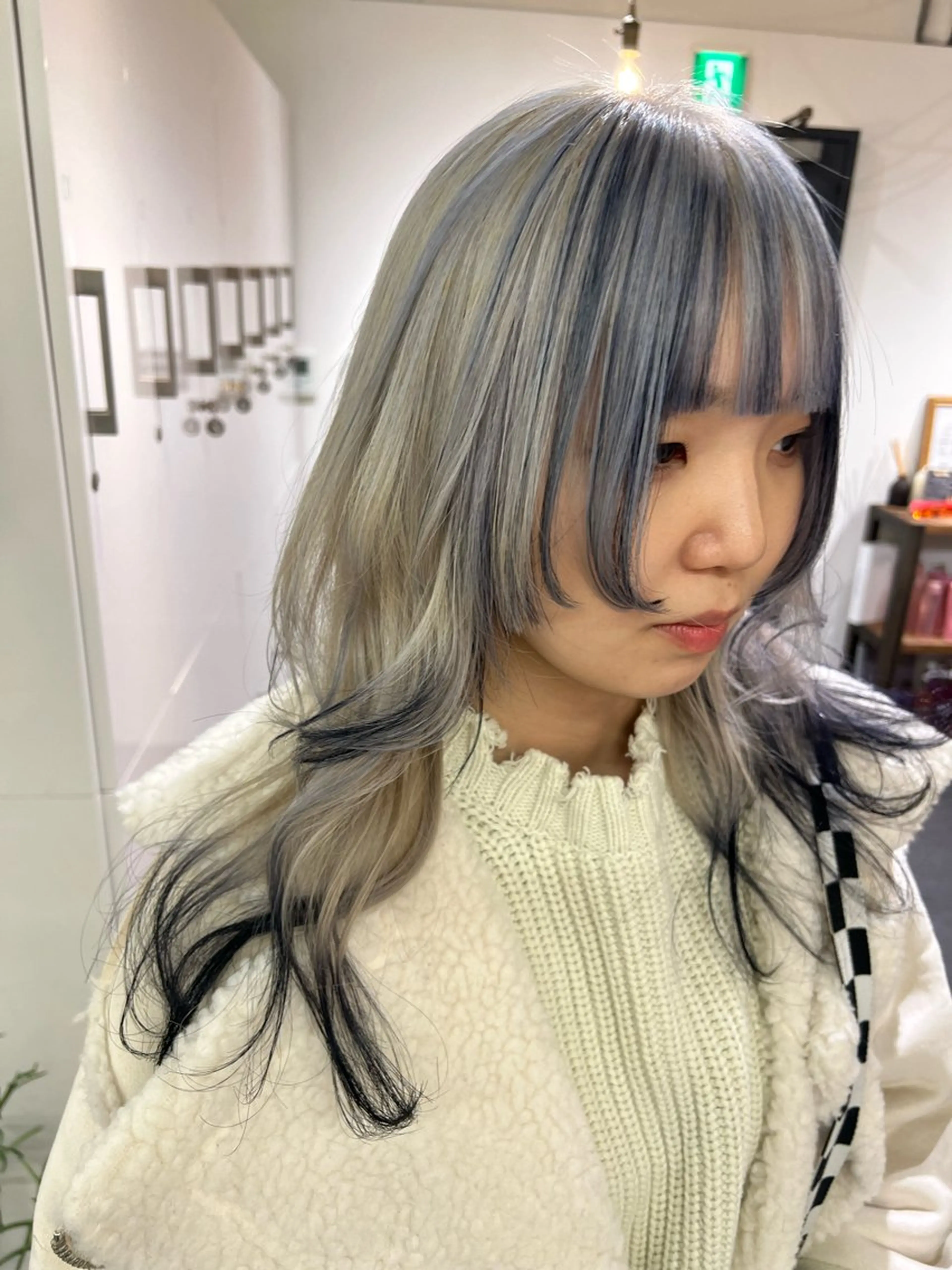 ロング カラー デザインカラー ハイトーンカラー ウルフカット ウルフレイヤーカット /チヒロのヘアスタイル