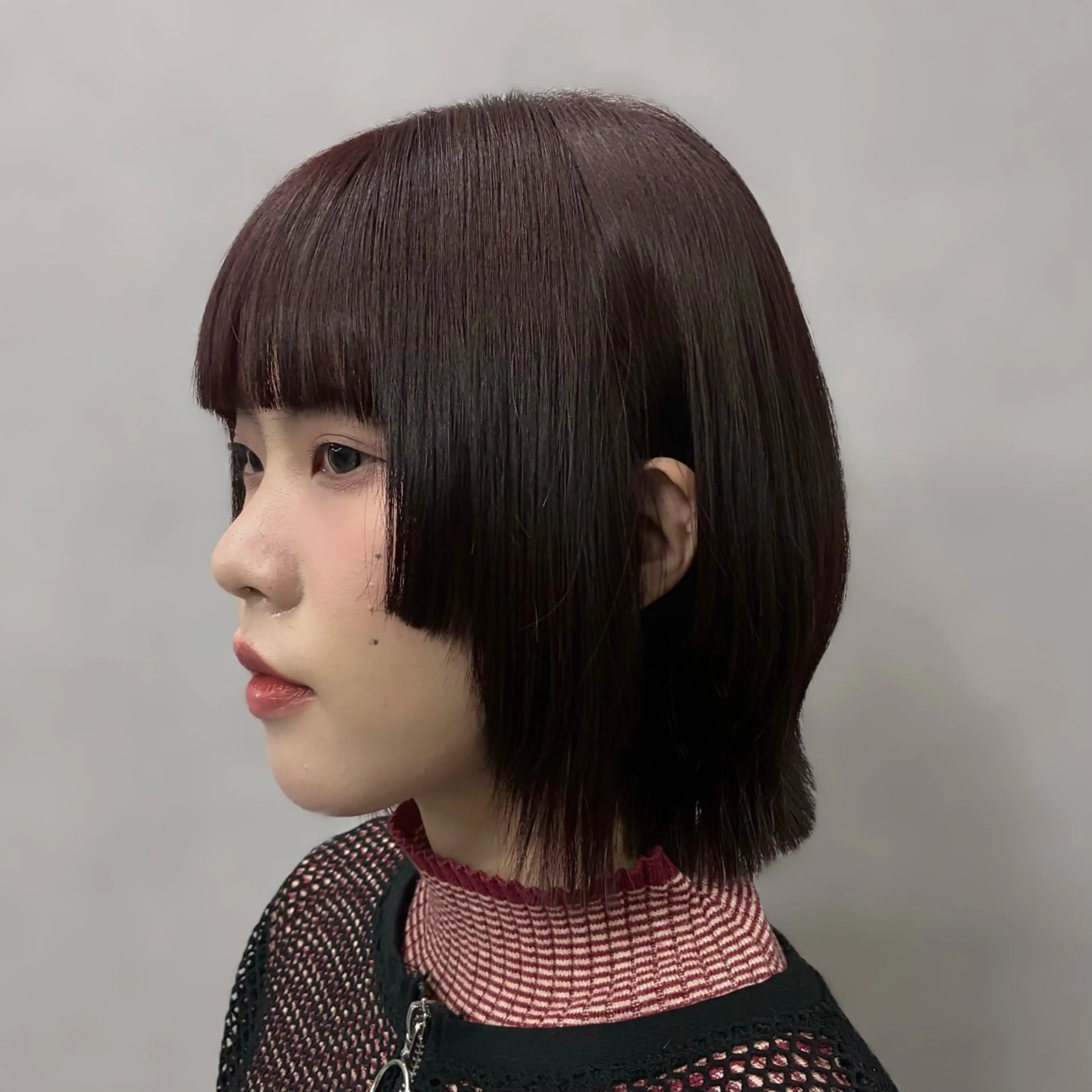 ミディアム カラー ボブレイヤー ボルドーカラー ボブ レイヤーカット SUZUNO🤎ボブ レイヤー🫧顔周りのヘアスタイル