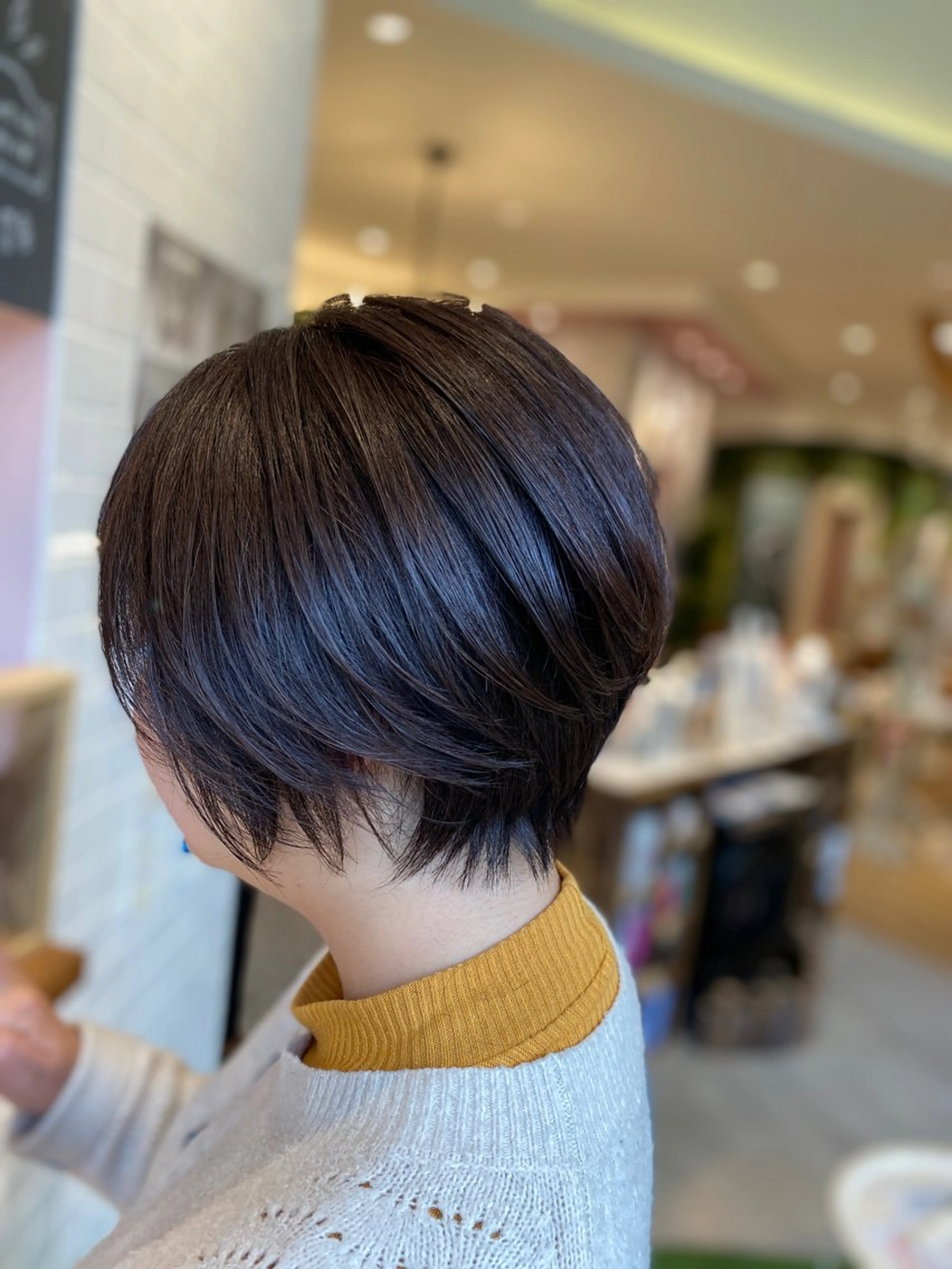 ショート カラー レイヤーカット✨ 艶髪藤野のヘアスタイル