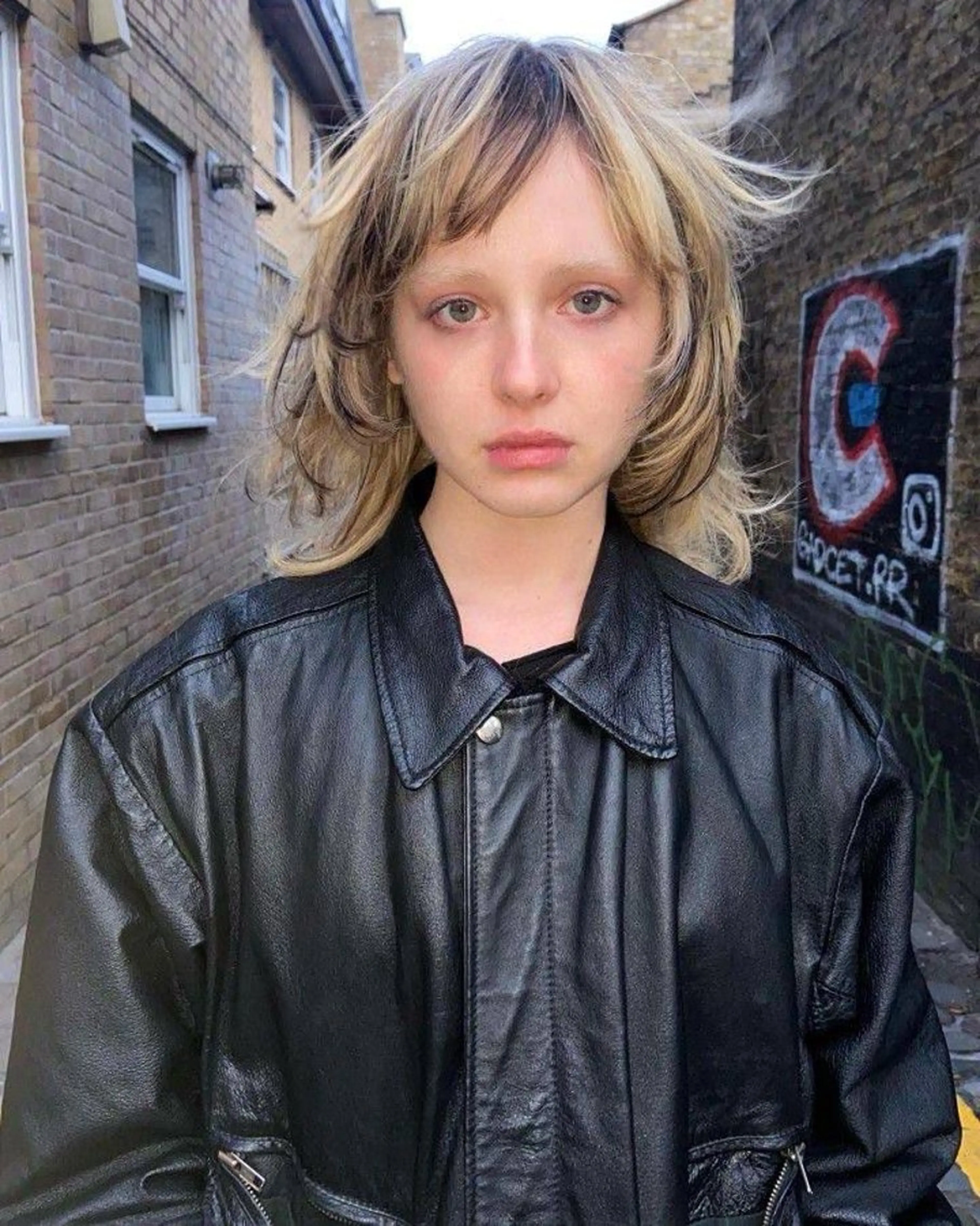 ミディアム レイヤー/ベージュ mikuのヘアスタイル