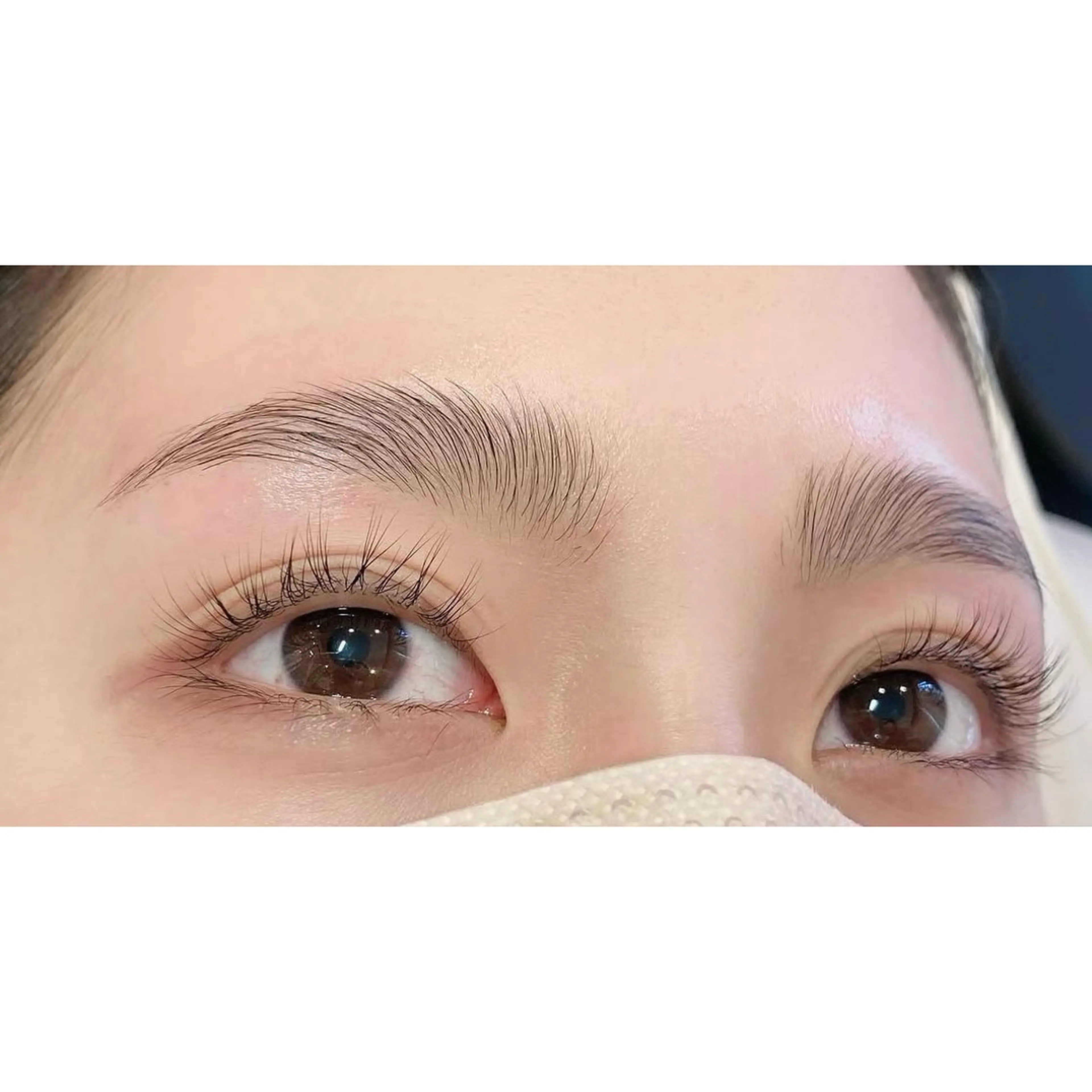 ハリウッドブロウリフトWAXスタイリングの写真