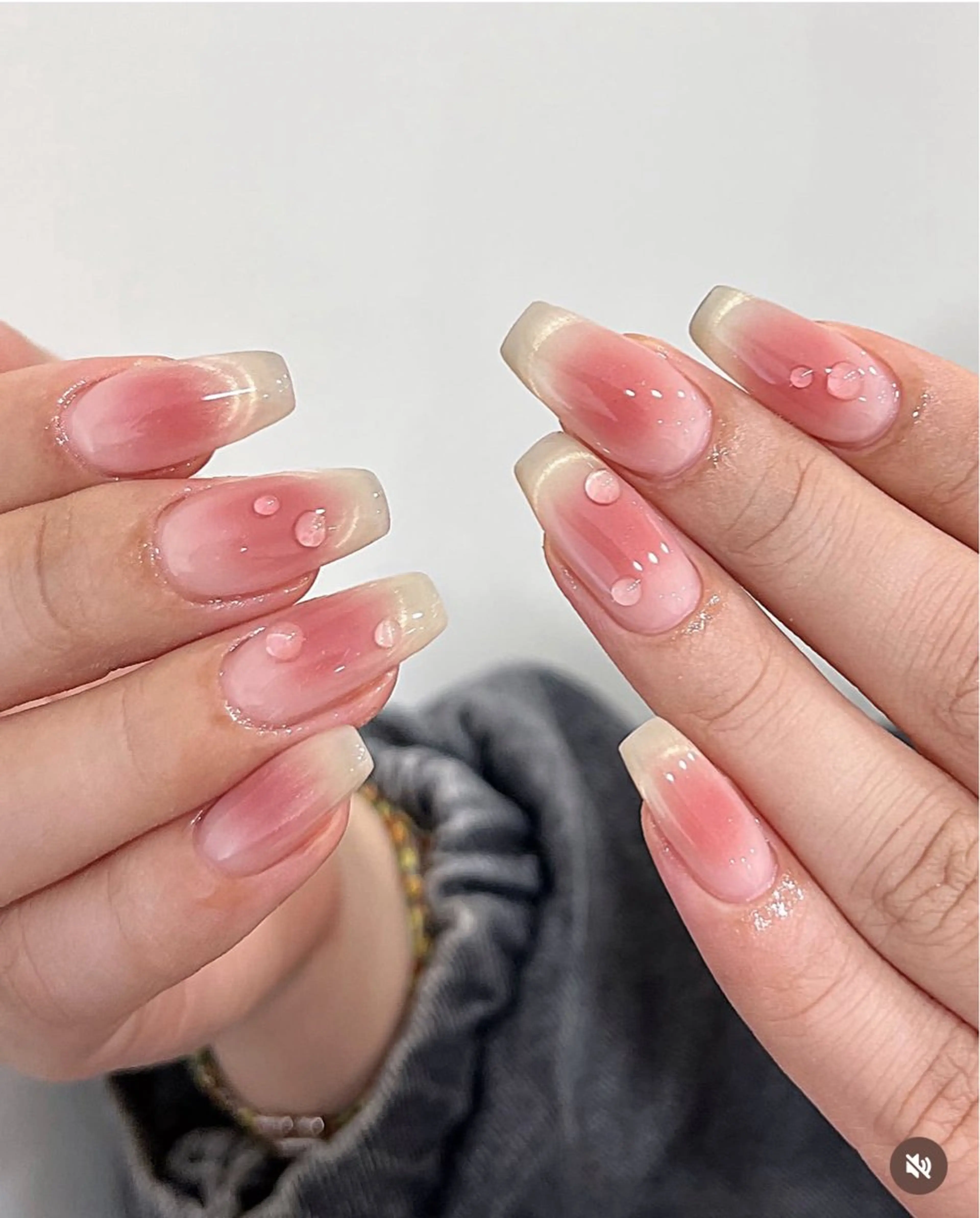 ネイル キラキラネイル マグネットネイル ミラーネイル ニュアンスネイル 春ネイル ハンドネイル Lyna 池袋のネイルデザイン