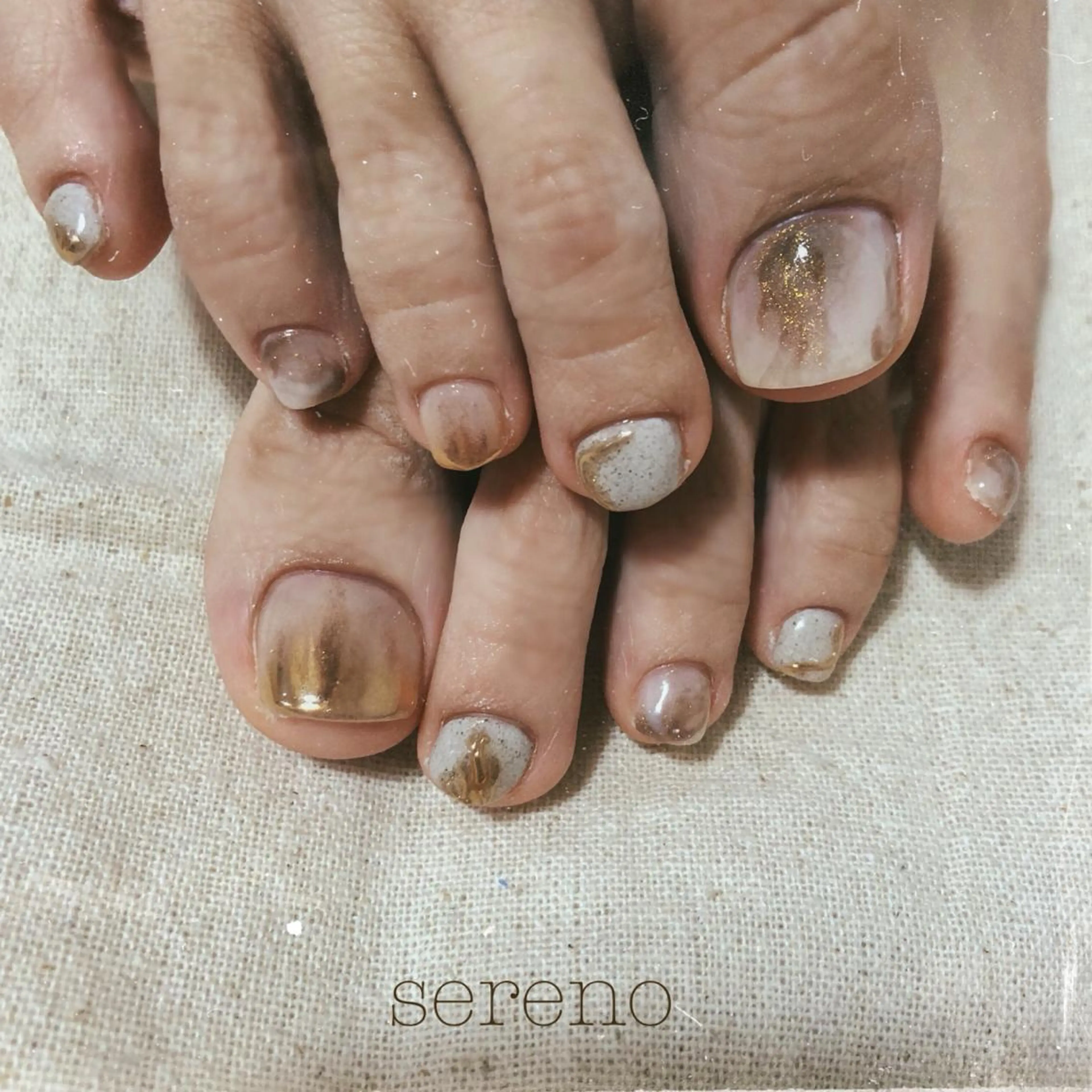 ネイル フットネイル ジェルネイル ミラーネイル ニュアンスネイル ショートネイル 【骨格診断📝 最強似合わせ眉✨】のエステ・リラクイメージ