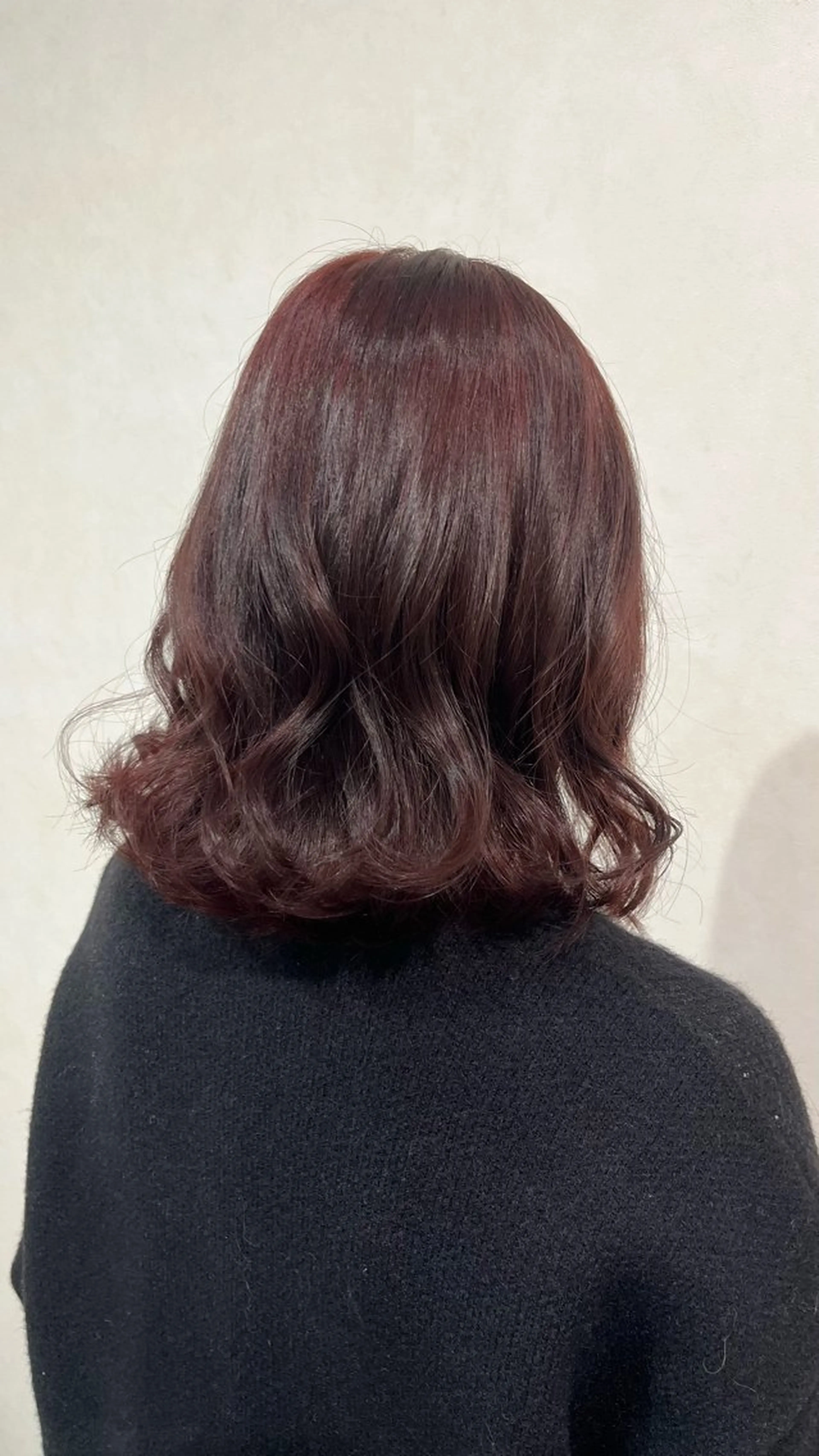 ミディアム カラー レッドカラー 米澤 奈央のヘアスタイル