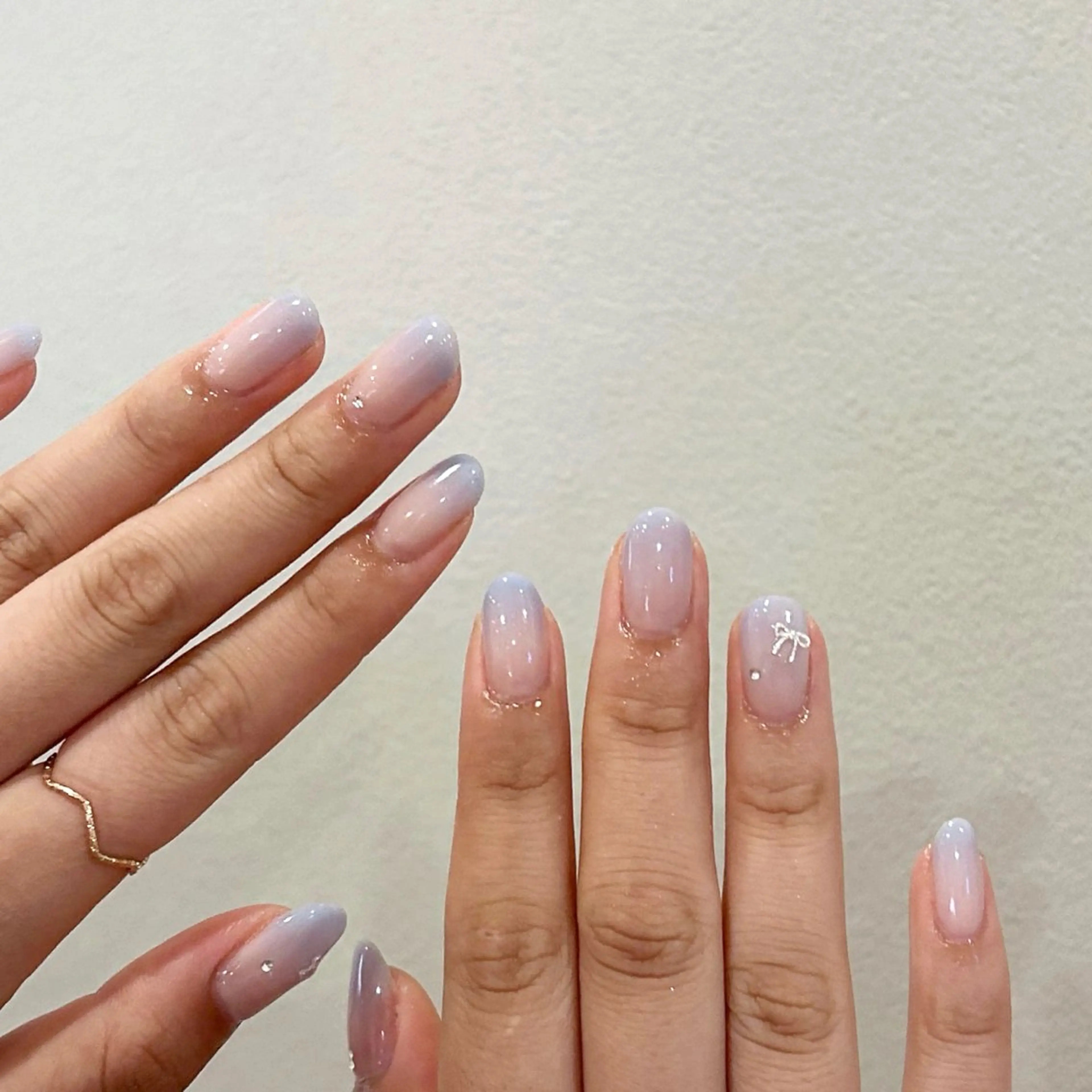 ネイル リボン ストーンネイル 岡崎 佑香のネイルデザイン