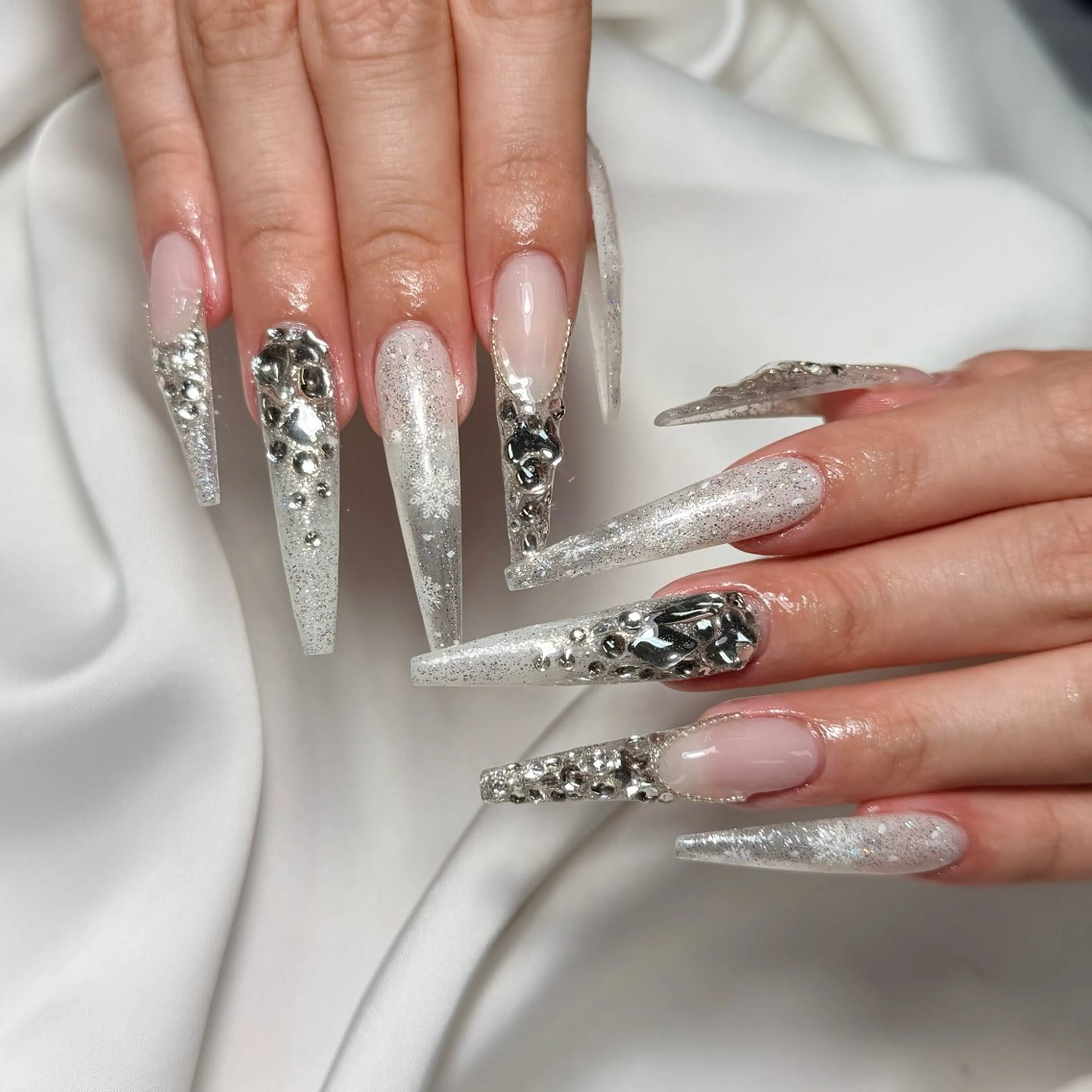 ロング ハンドネイル Chann Channのネイルデザイン