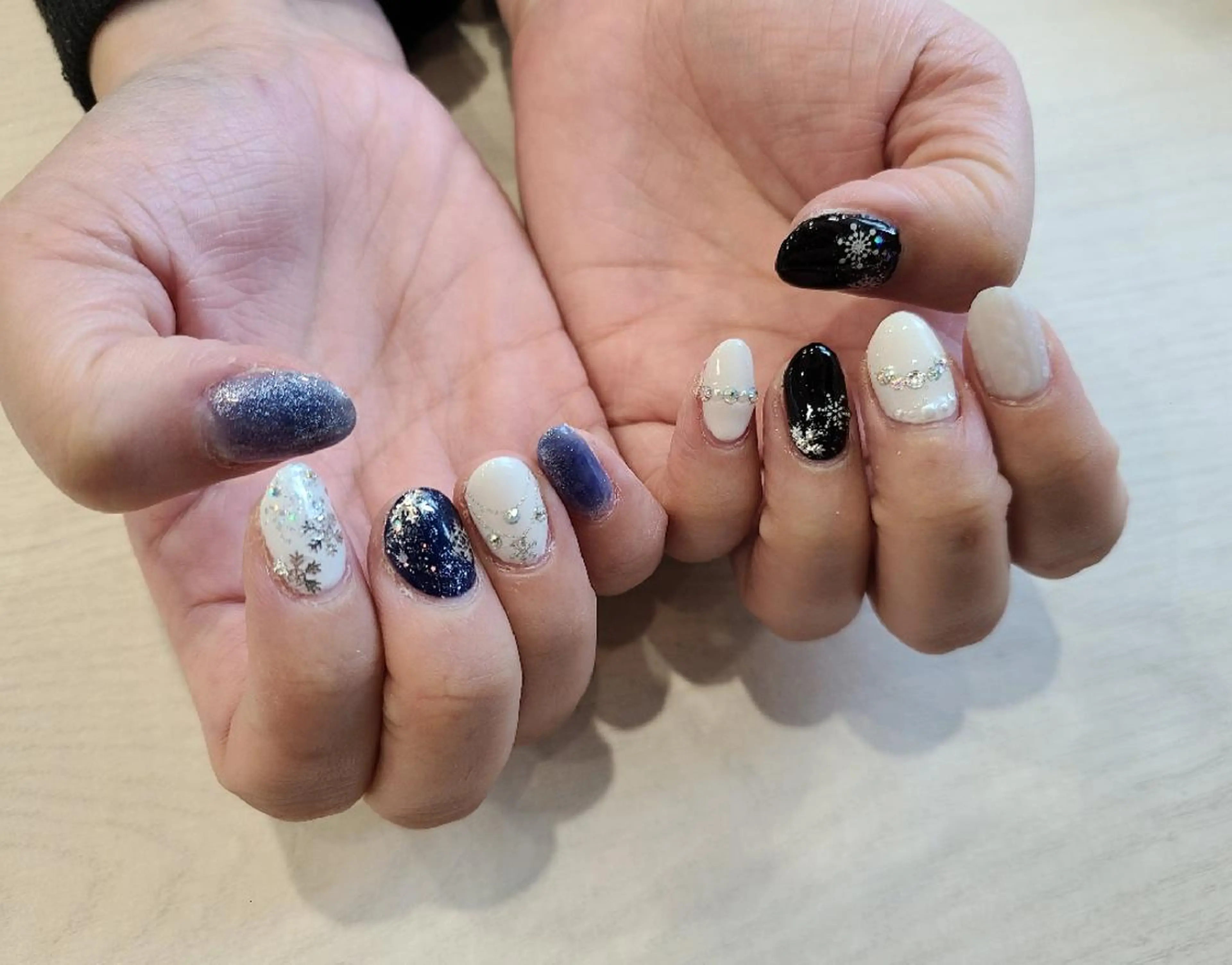 ネイル 冬ネイル ハンドネイル 関口 友菜のヘアスタイル