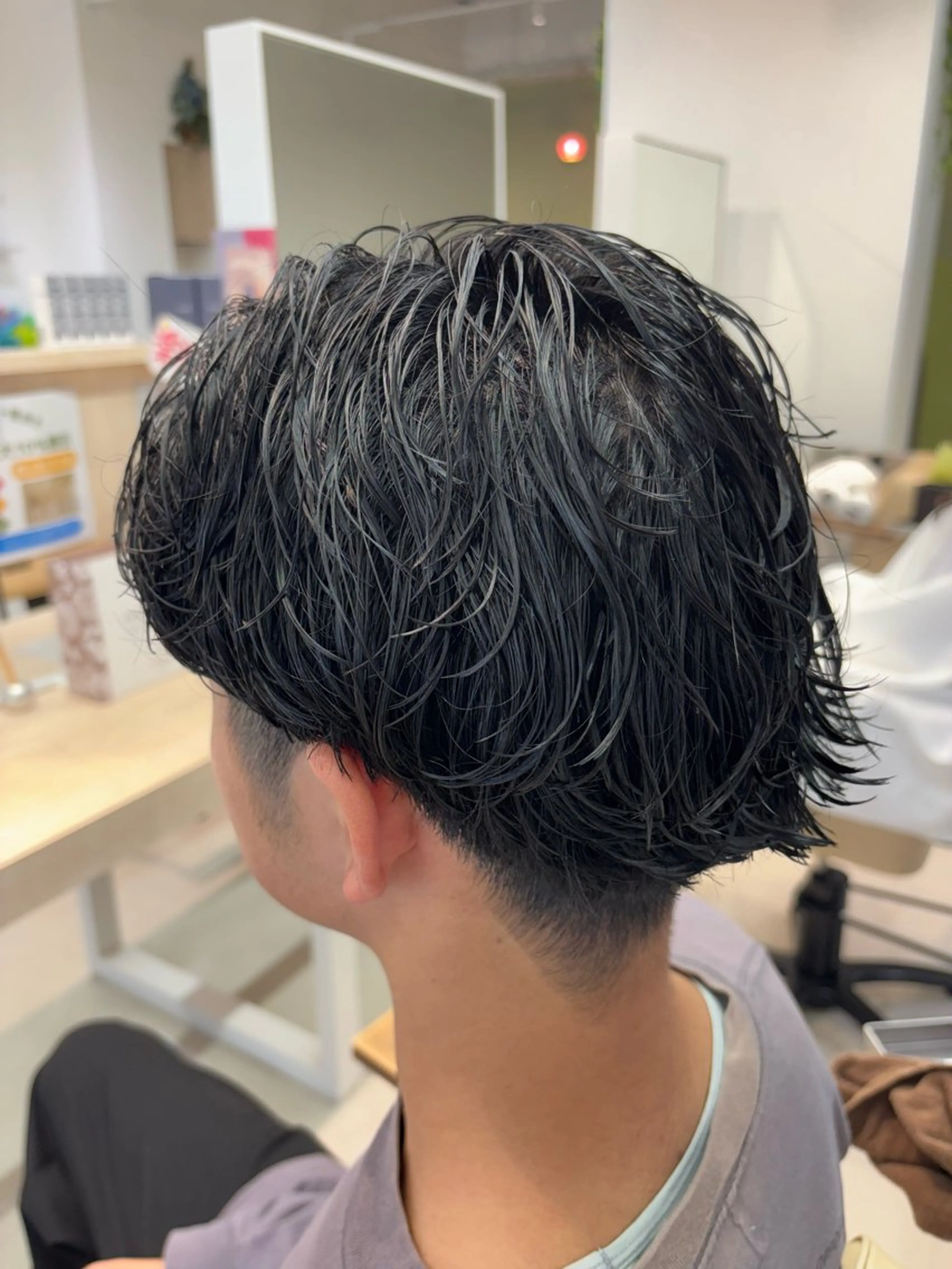 パーマ メンズ ビジネス メンズパーマ スペインカール 波巻きパーマ ニュアンスパーマ ニュアンスパーマ/ フェザー/マッシュのヘアスタイル