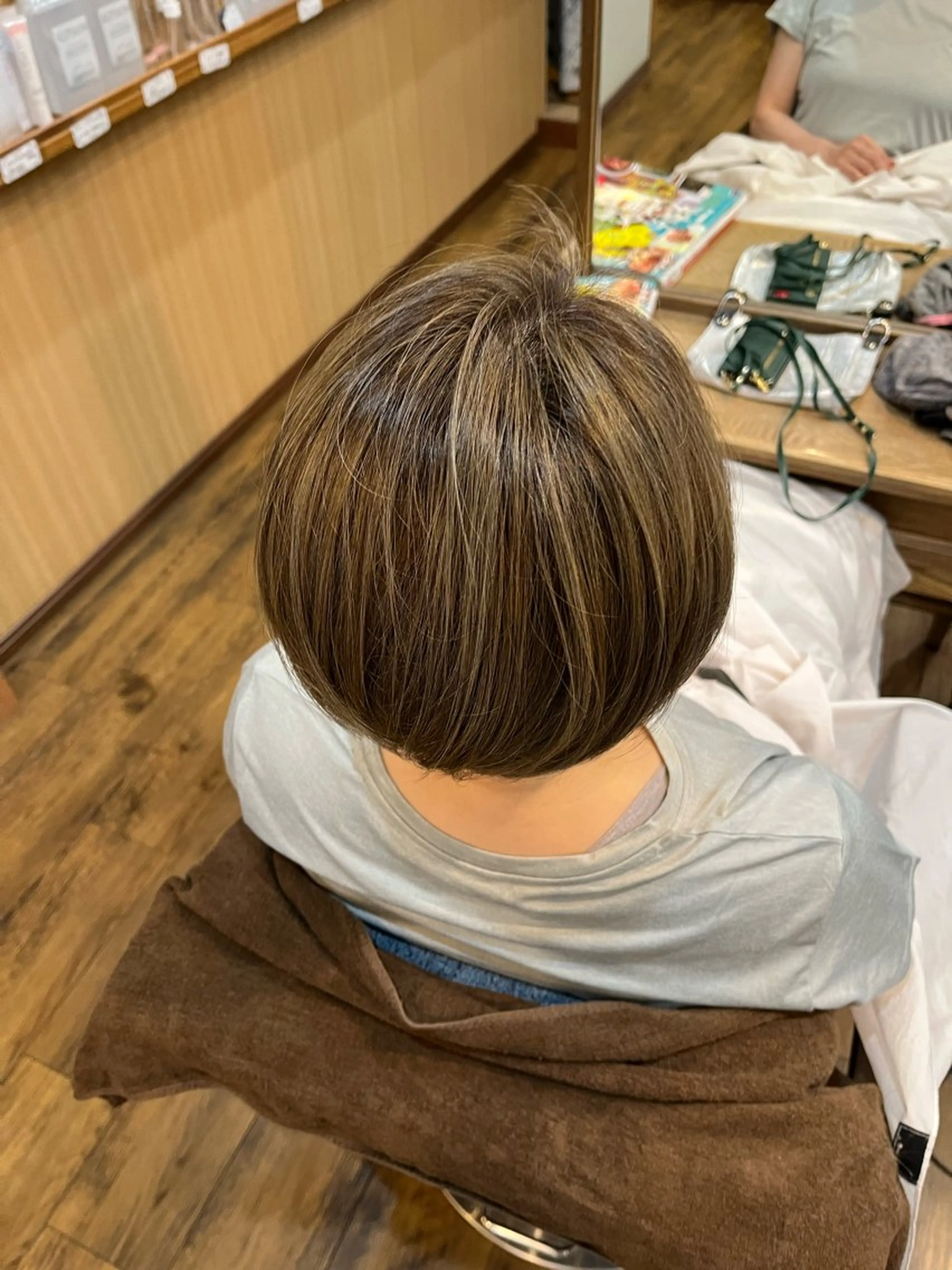 ショート カラー アッシュ ハイライトカラー ハイライト 大人女子&髪改善専門 Nobuフリーランスのヘアスタイル