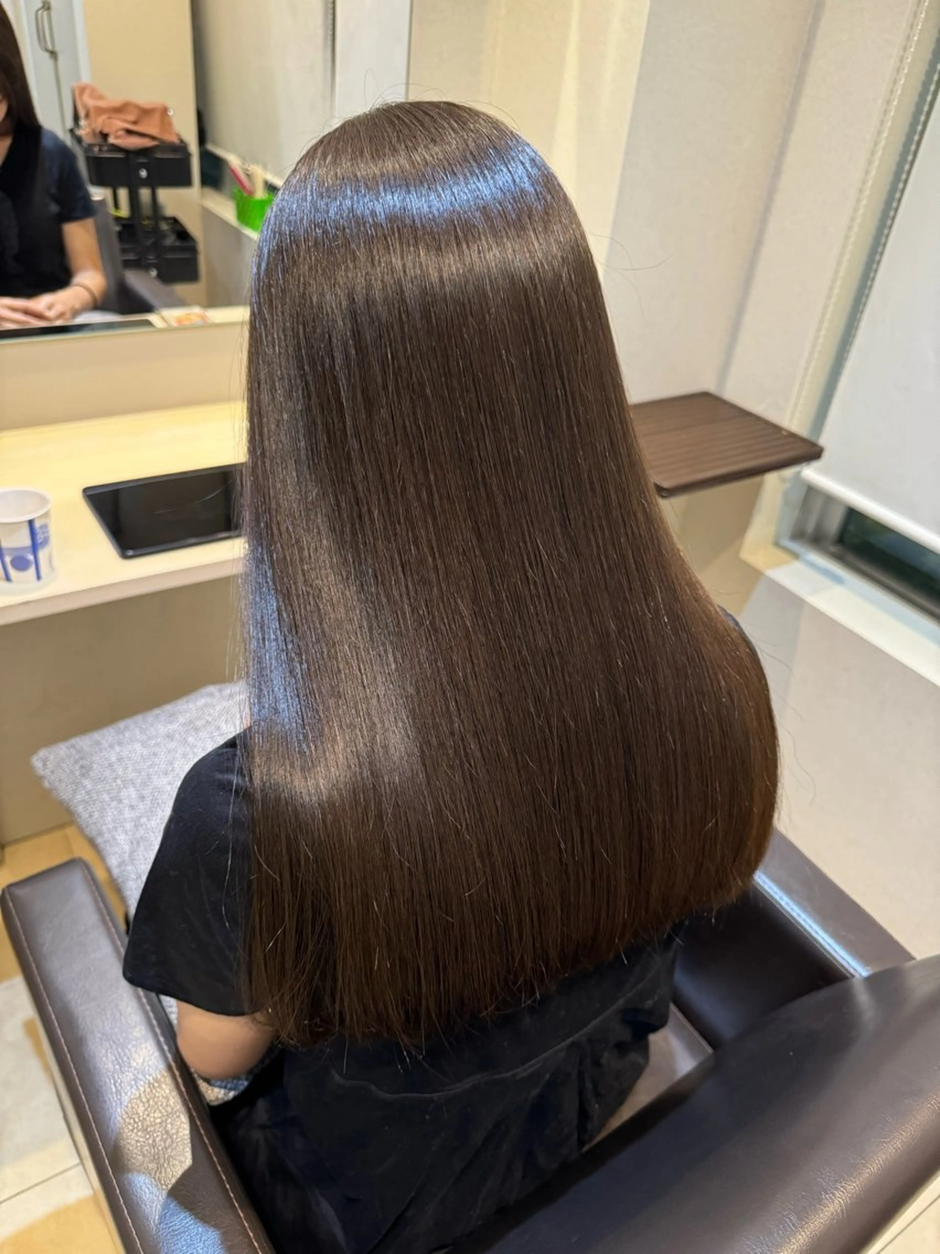 セミロング カット ヘアカラー トリートメント コン/ 違いが分かる縮毛矯正のヘアスタイル