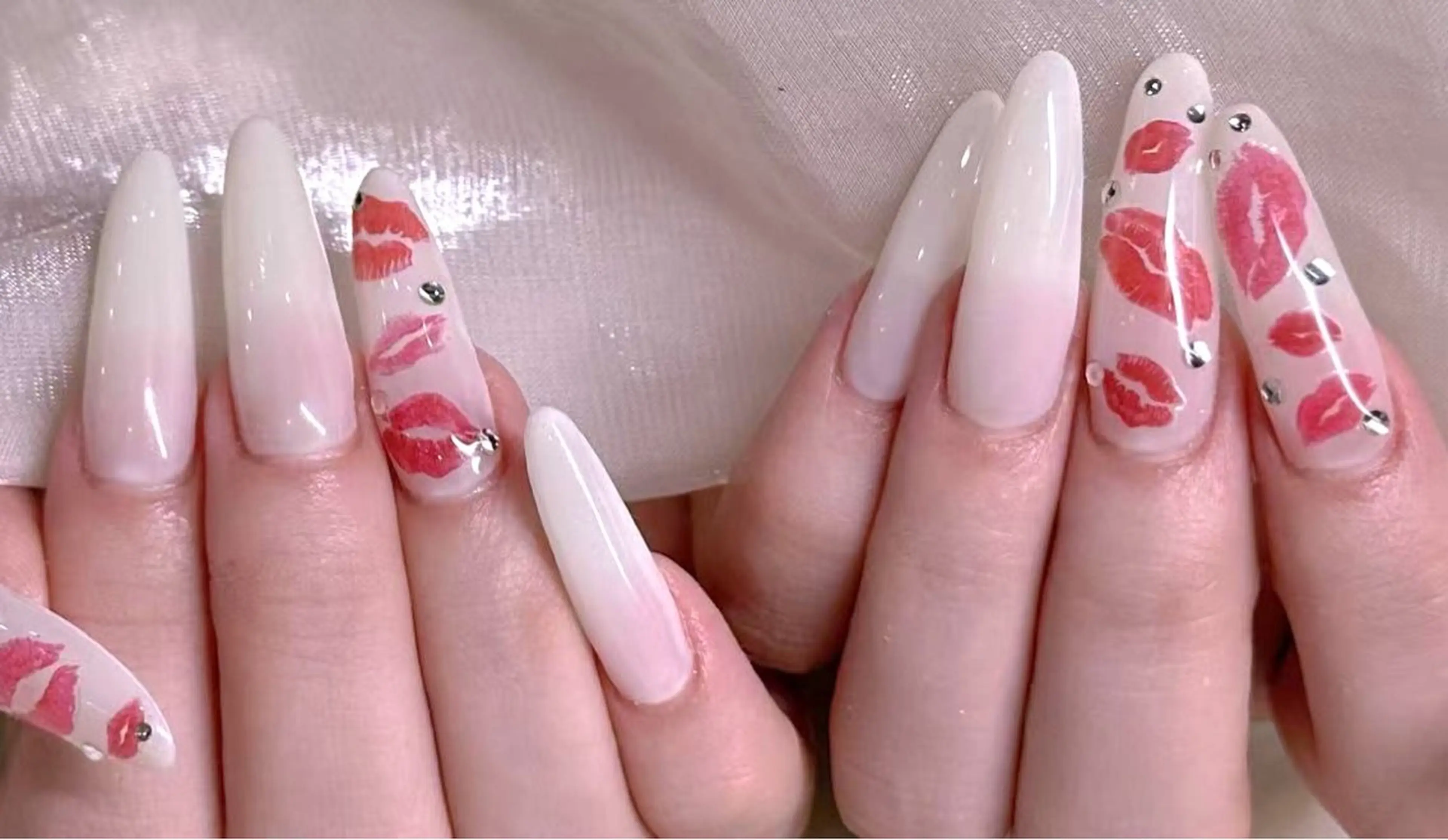 ネイル ブルー チークネイル フレンチネイル ジェルネイル ハート ハンドネイル 美爪パラジェル導入店 Sunnilyのネイルデザイン