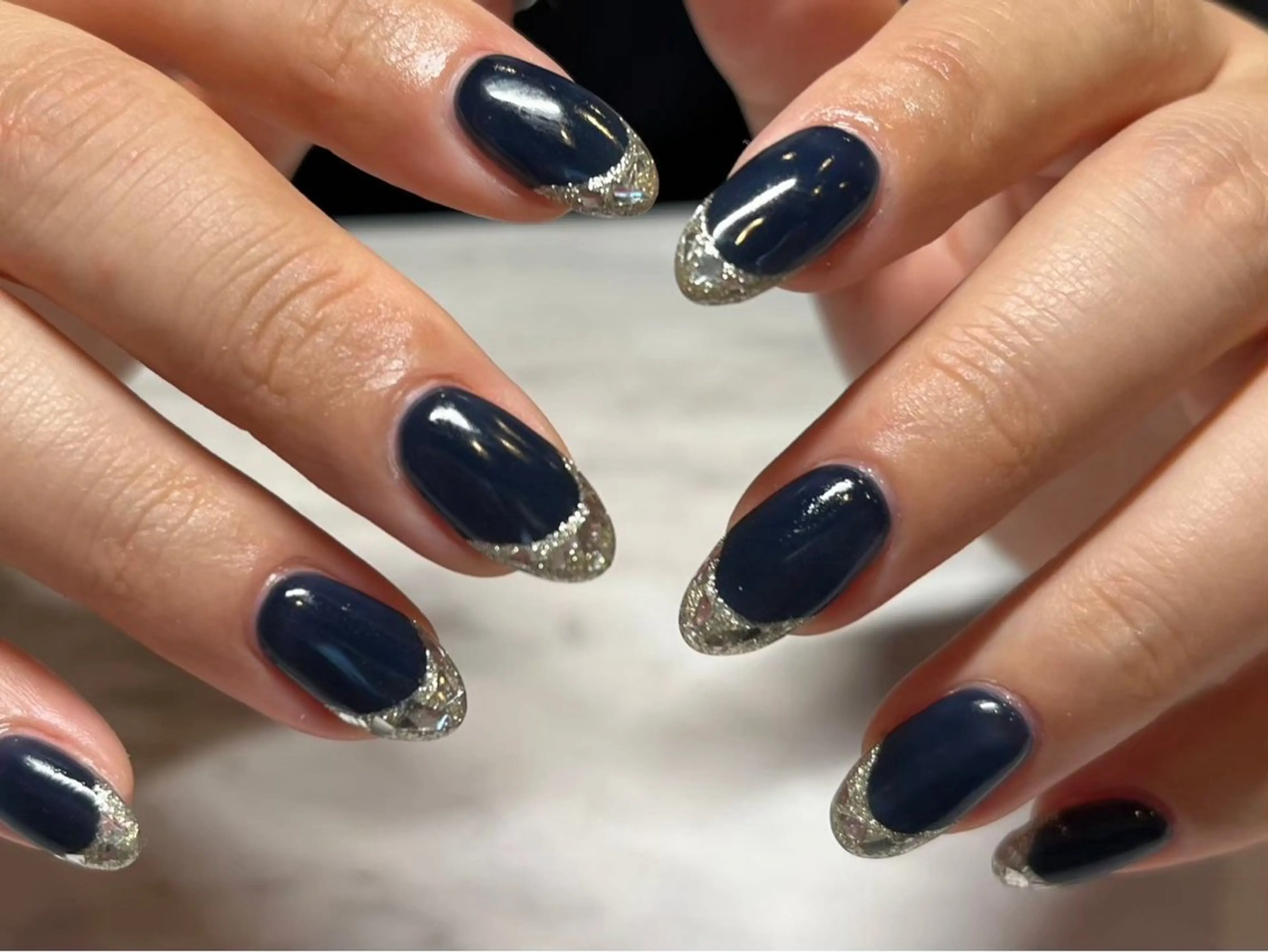 ネイル フレンチネイル ガラスフレンチ ネイビー 🫧ちゅるん/韓国 Ayano𓈒🎀のネイルデザイン