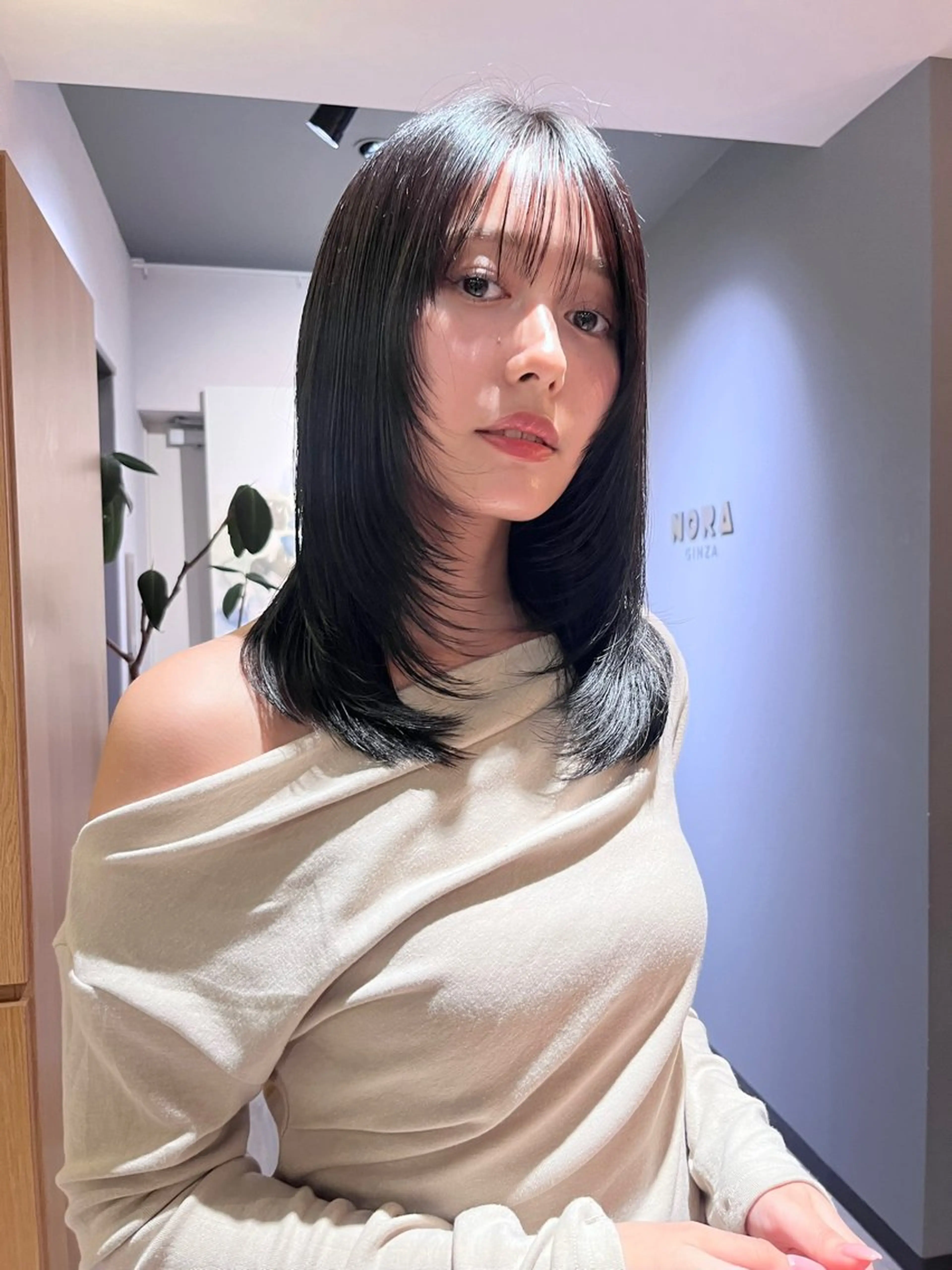 ミディアム レイヤーカット カット ヘアカラー 緑川 瑞穂のヘアスタイル
