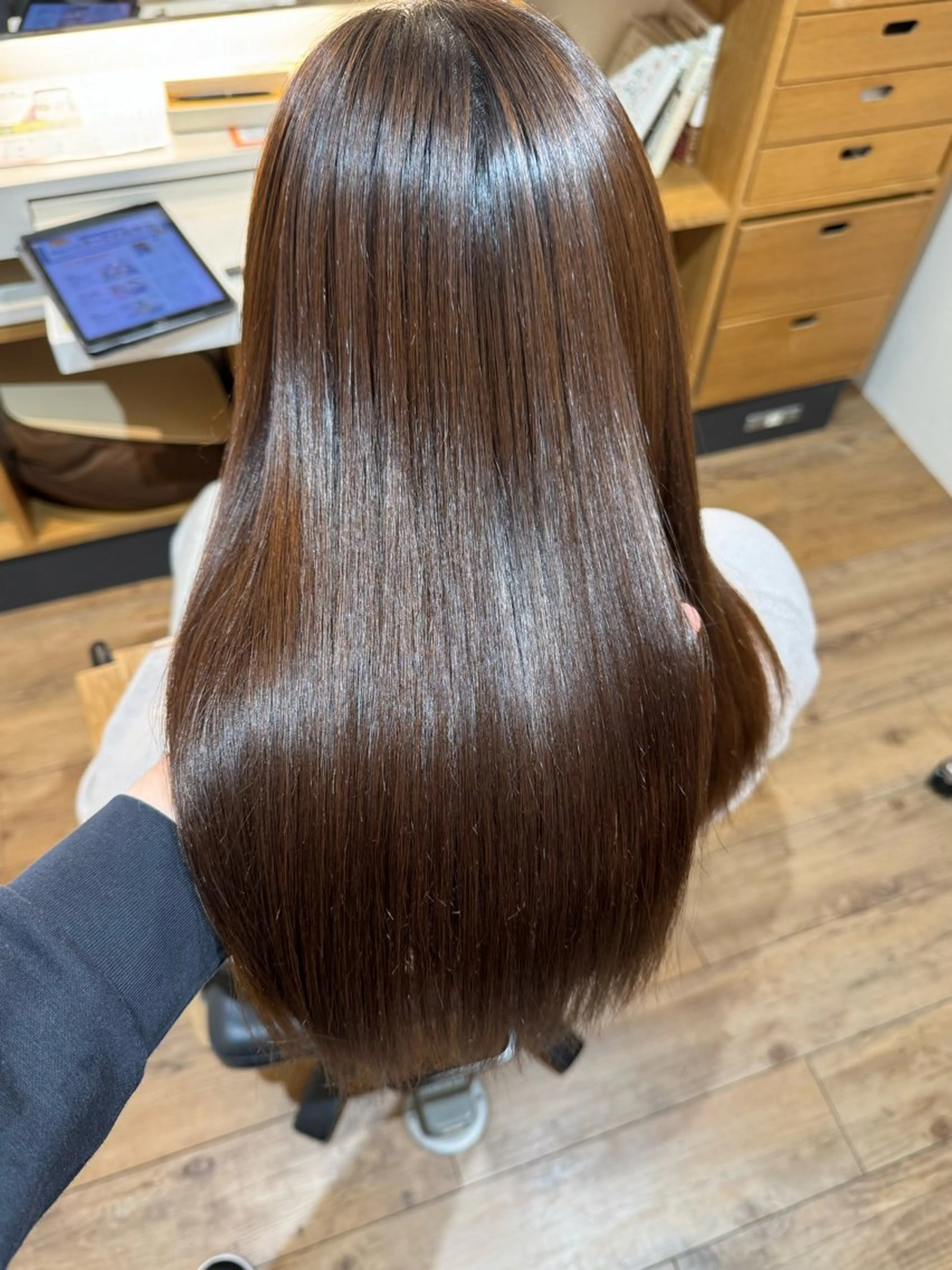 セミロング カット 縮毛矯正 トリートメント afloatkobe所属・美髪/髪質改善 川口凌弥のヘアスタイル