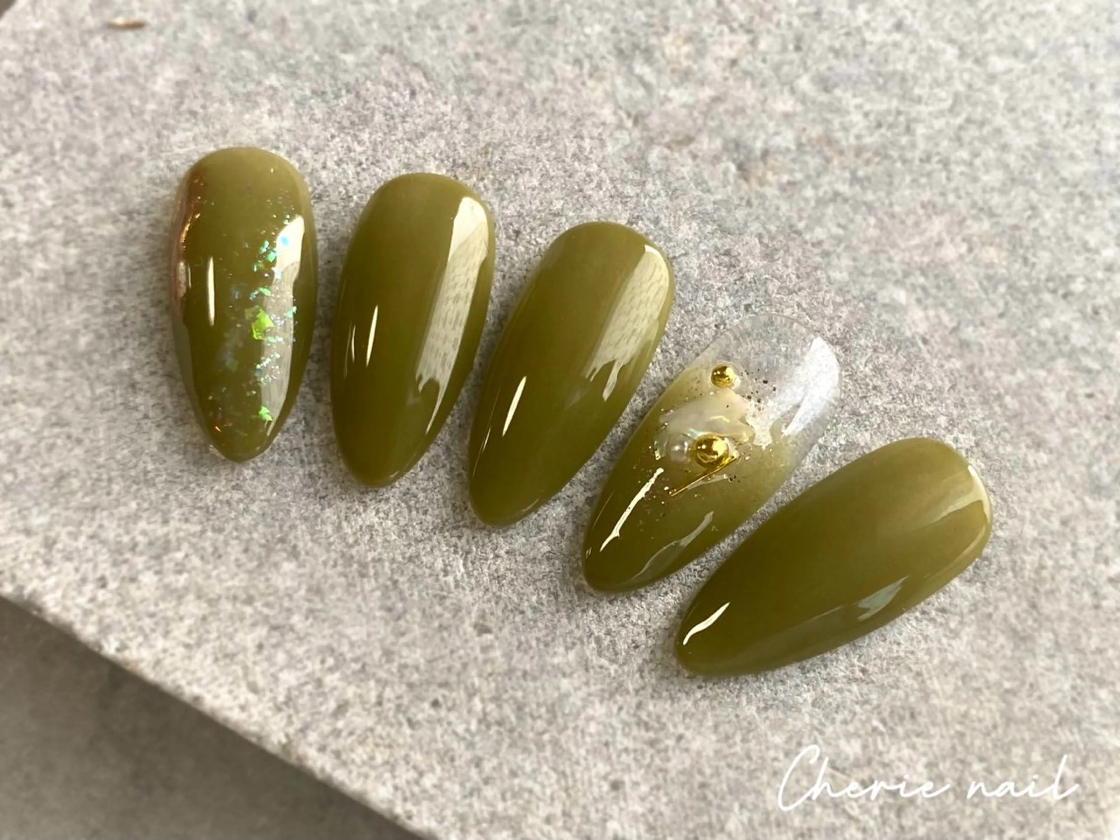 ネイル ジェルネイル グリーン ニュアンスネイル Cherienail yunaのネイルデザイン