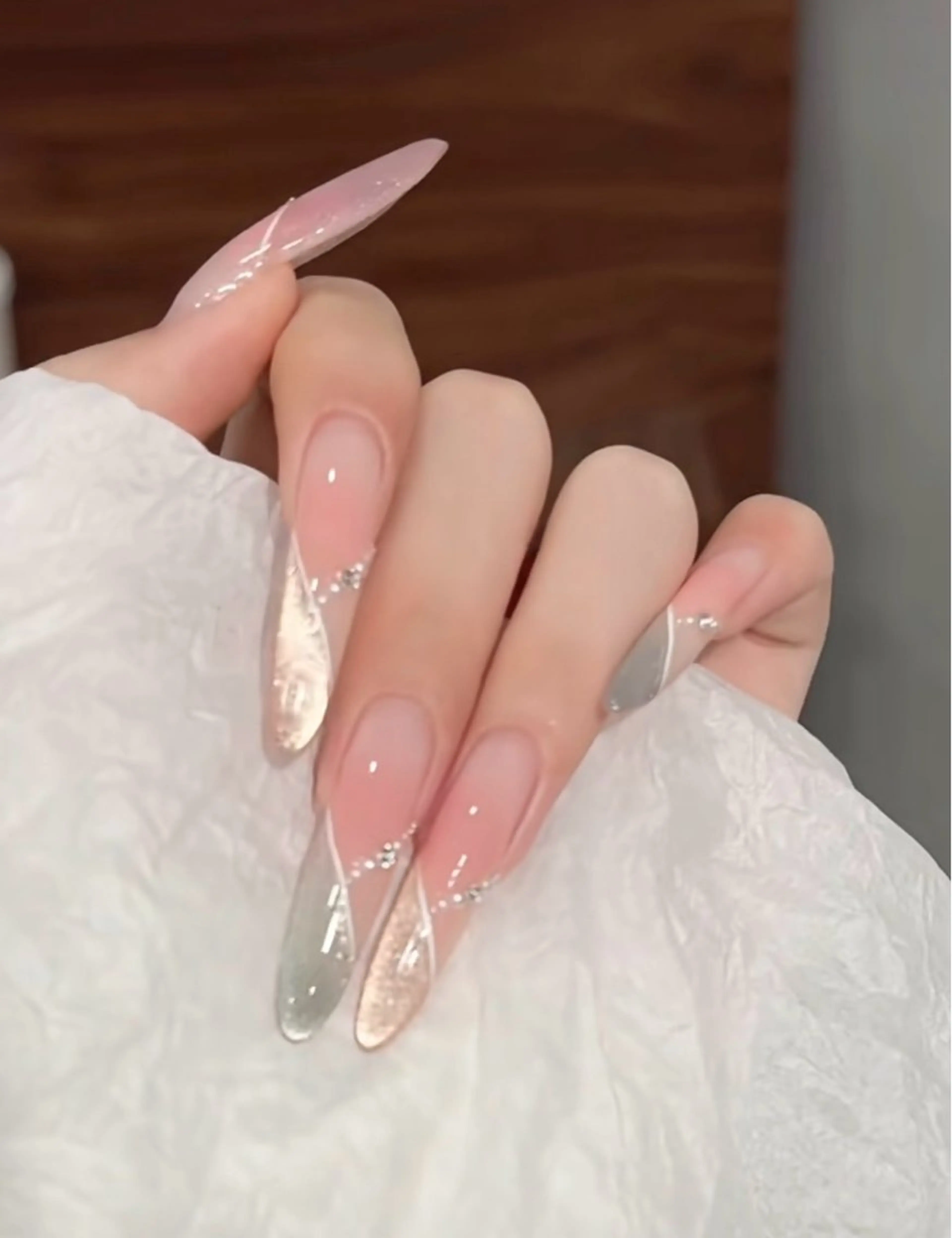 カラー グラデーションカラー ピンクカラー ハンドネイル AIN Nailのネイルデザイン