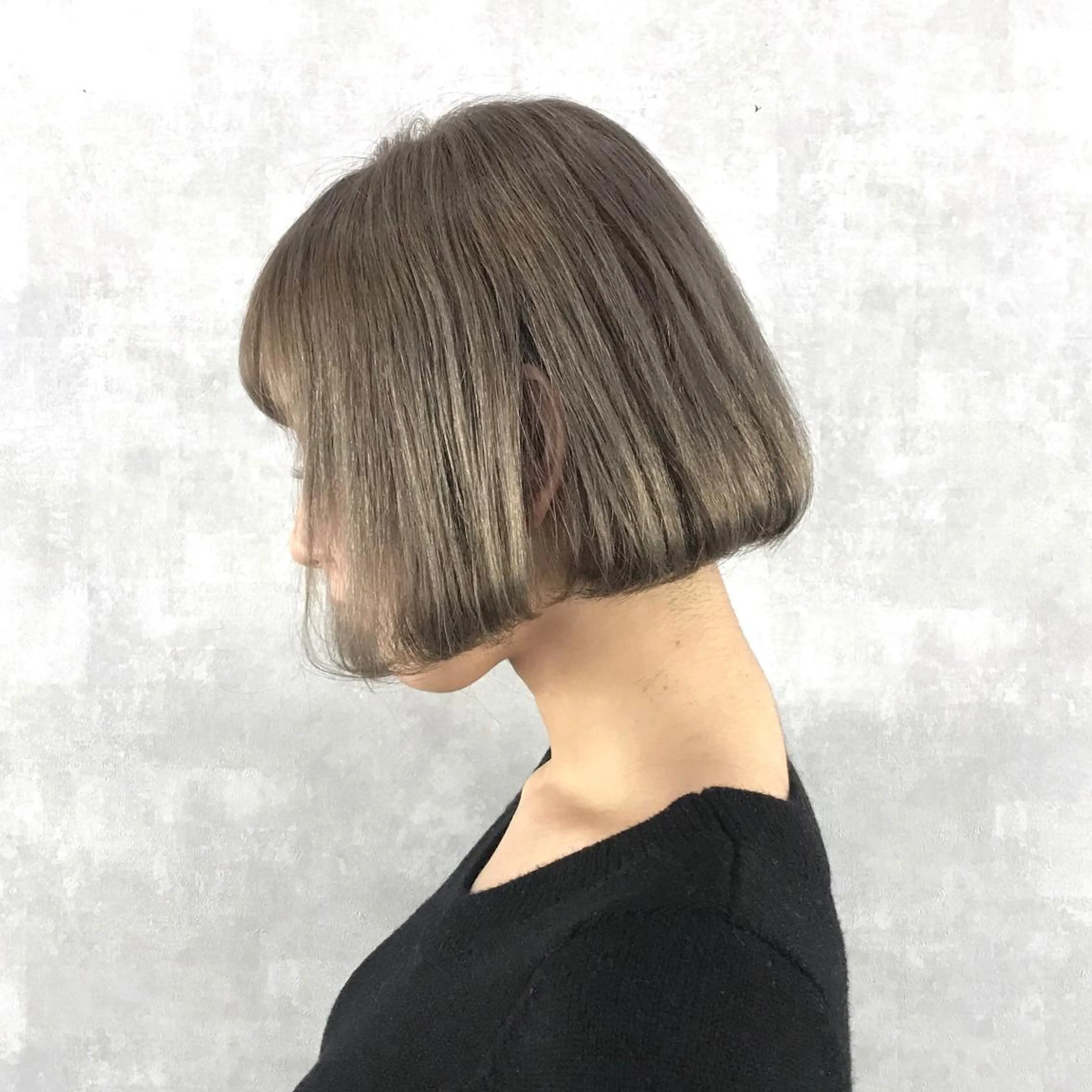 ショート カラー アッシュ ベージュカラー ブリーチ タンバルモリ ムルギョル巻き K-POP好き美容師 🇰🇷Kai.Yのヘアスタイル