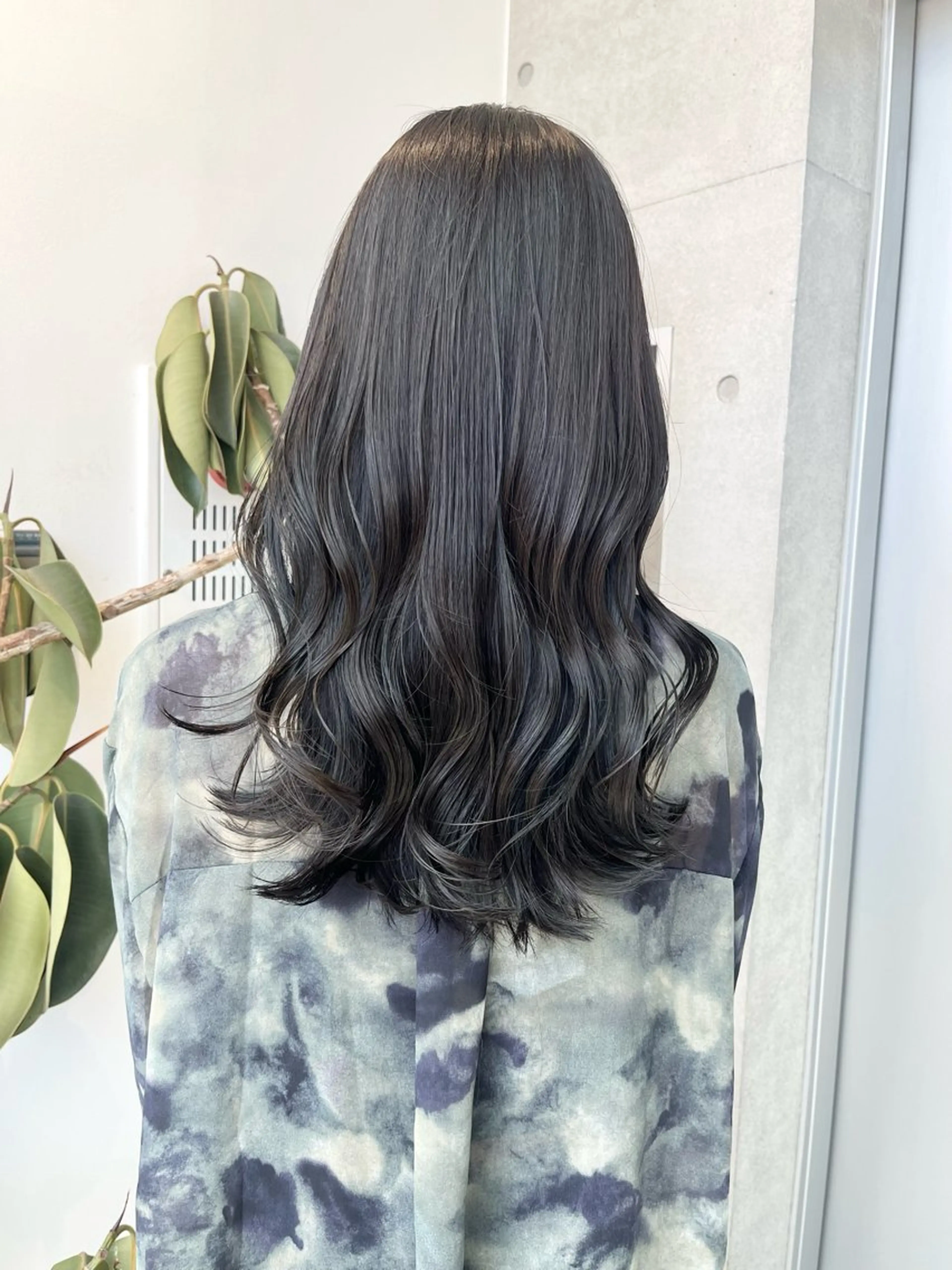 ロング カラー パーマ ヘアアレンジ ヘアカラー トリートメント 透明感/オリーブ/ グレージュ/YUKAのヘアスタイル