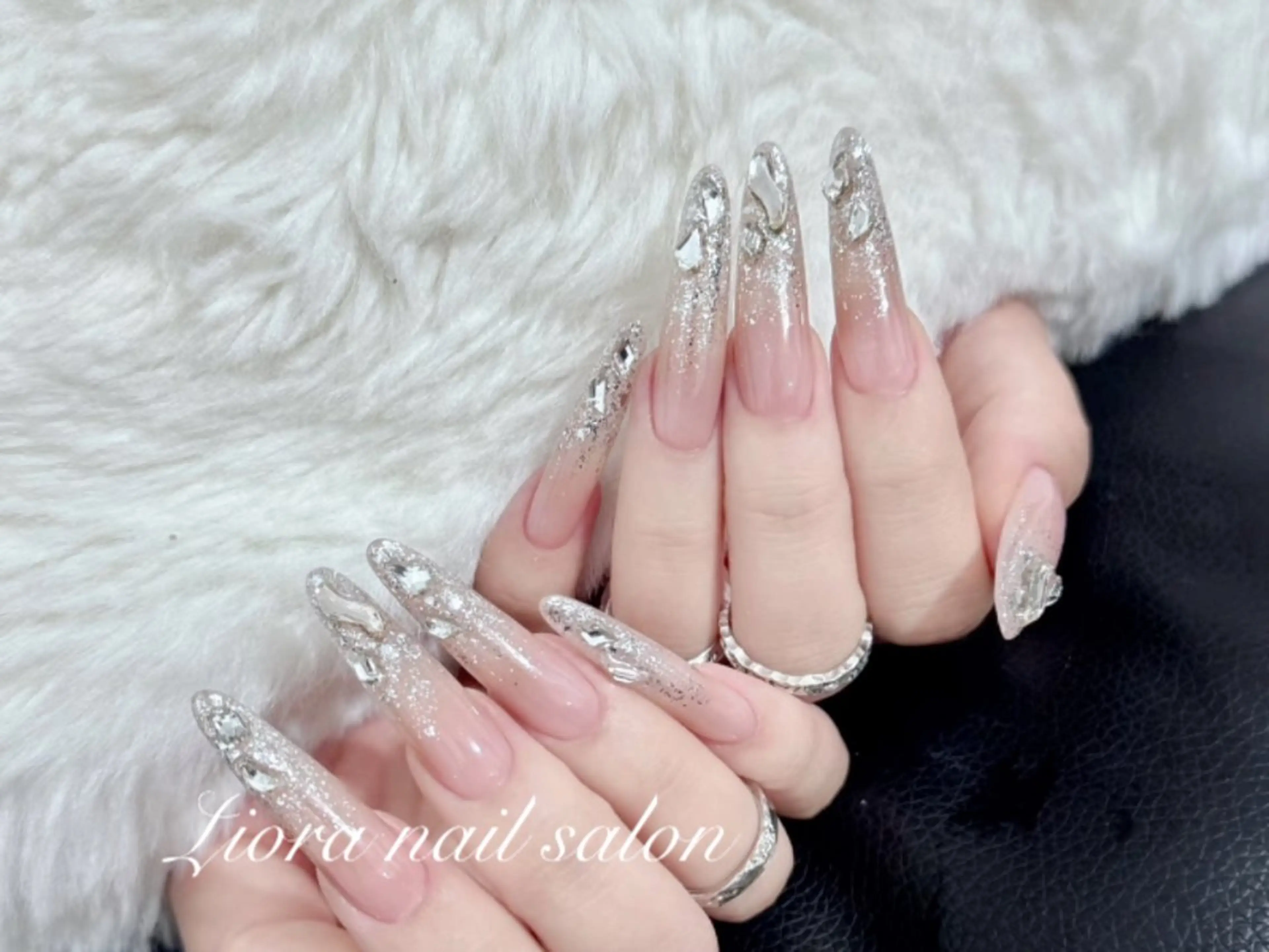 ネイル フレンチネイル ジェルネイル ガーリー グラデーション キラキラネイル ハンドネイル Liora nail スカルプ専門店のネイルデザイン