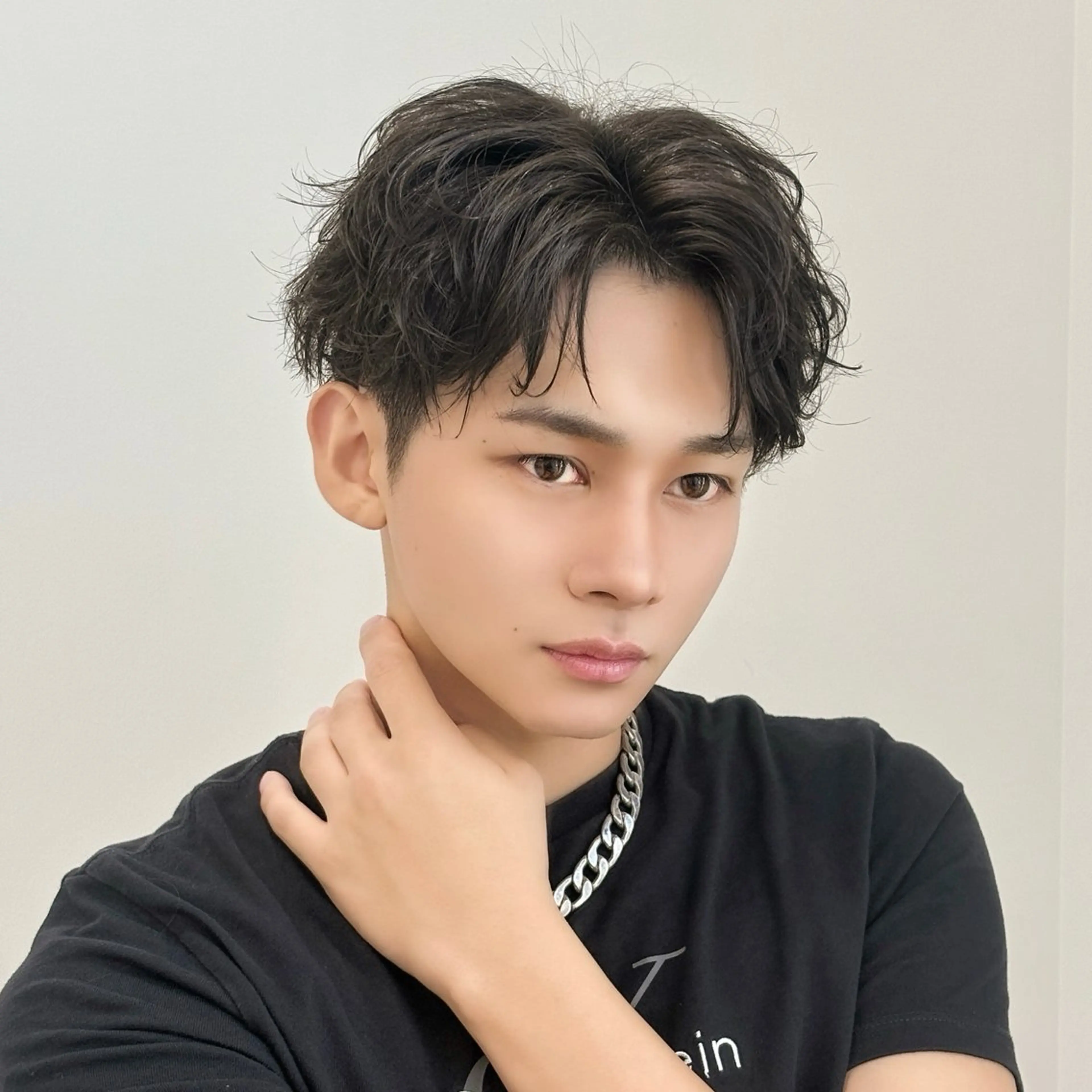 ショート カラー パーマ メンズ センターパート コンマヘア メンズ韓国風 マッシュ メンズパーマ カット トリートメント ヘッドスパ 【メンズ特化】 鈴汰郎/毛流れパーマのヘアスタイル