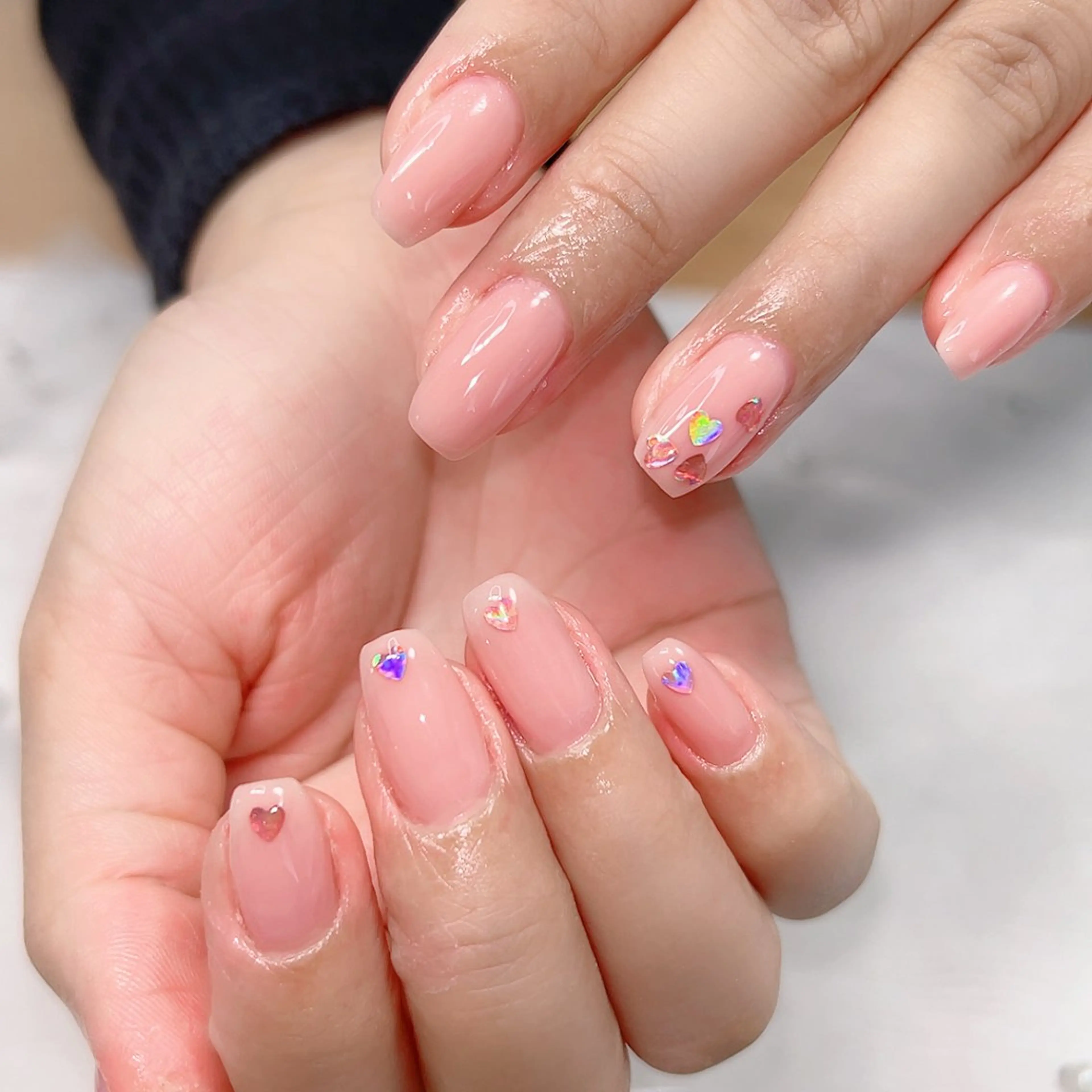 ネイル ハート ホログラムネイル オフィスネイル ワンカラーネイル 春ネイル ハンドネイル Cute Tips nailのネイルデザイン