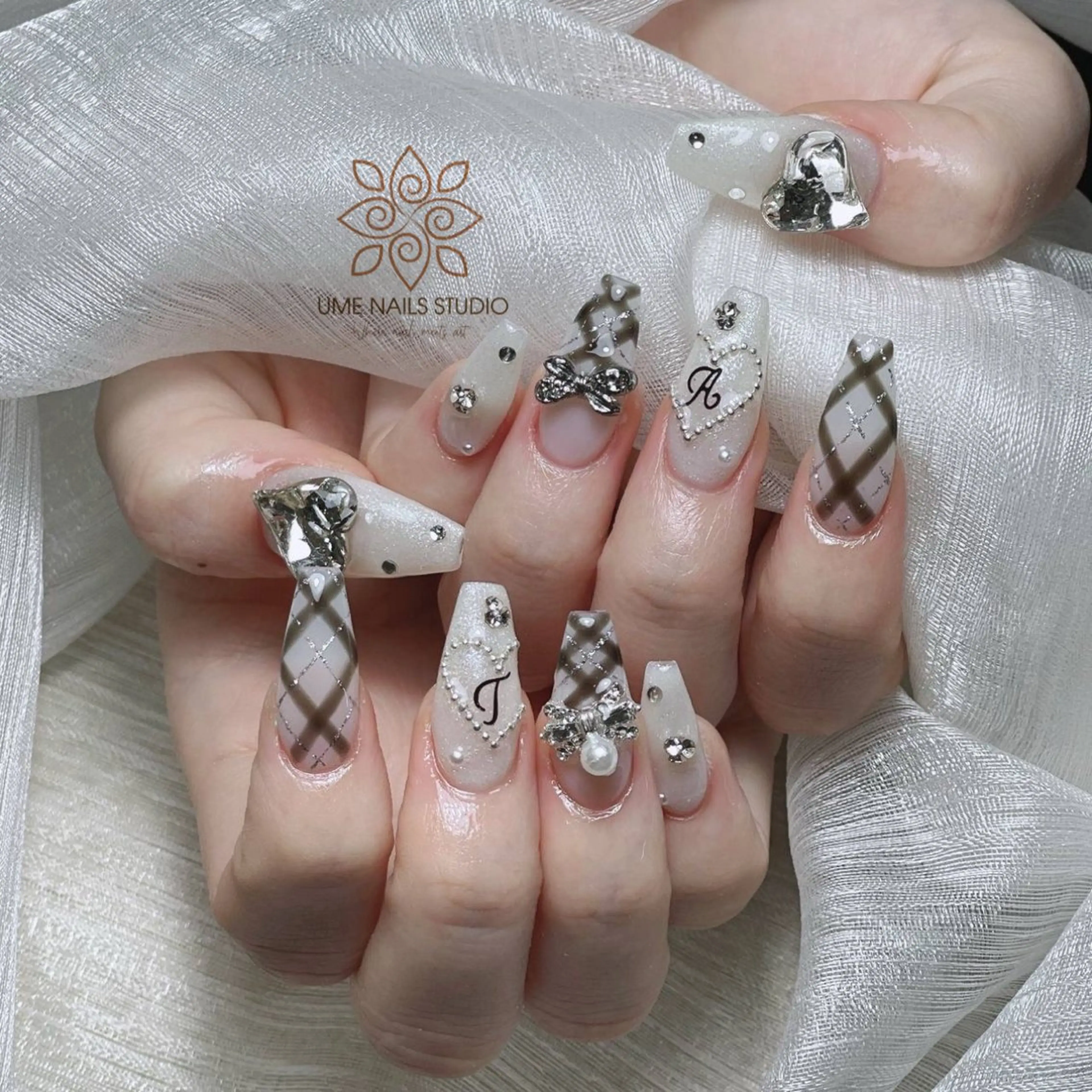 ネイル チークネイル クリアネイル ガーリー キラキラネイル 韓国ネイル Ume Nail Studioのネイルデザイン