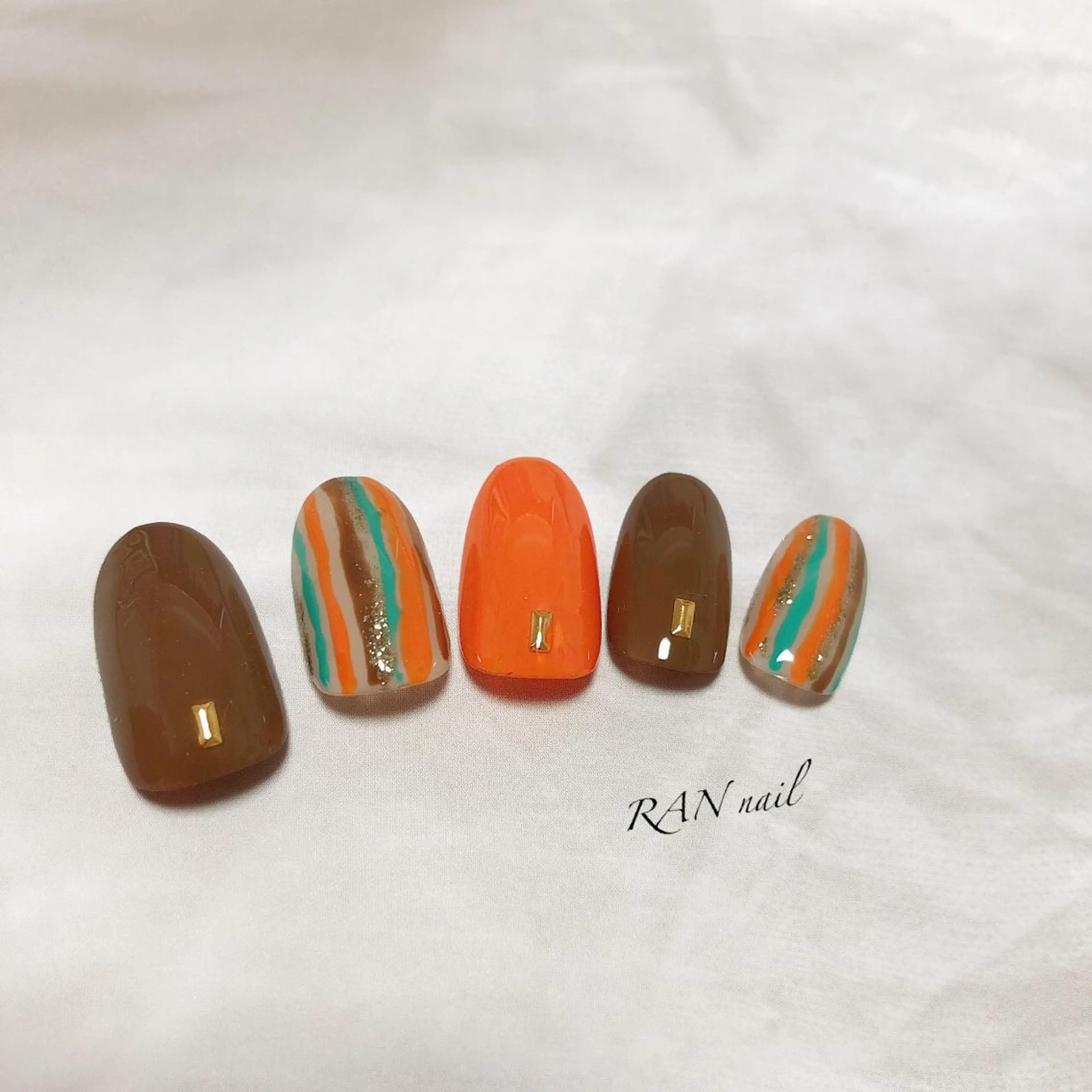 ネイル ブラウン オフィスネイル オレンジ ホワイト 冬ネイル ハンドネイル フットネイル RAN nail 〜ランネイル〜所属・RAN nailのネイルデザイン