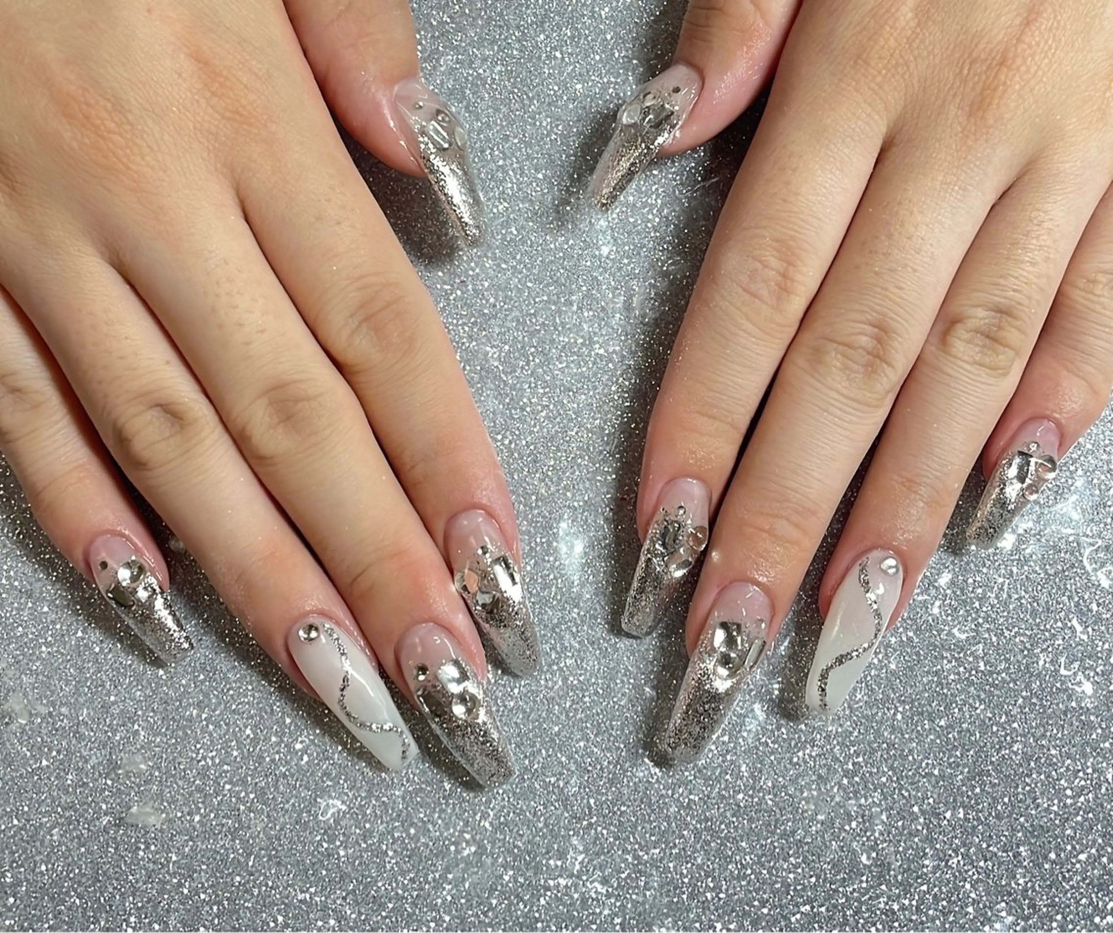 ネイル ハンドネイル VIERU 🌈🎀💖のネイルデザイン