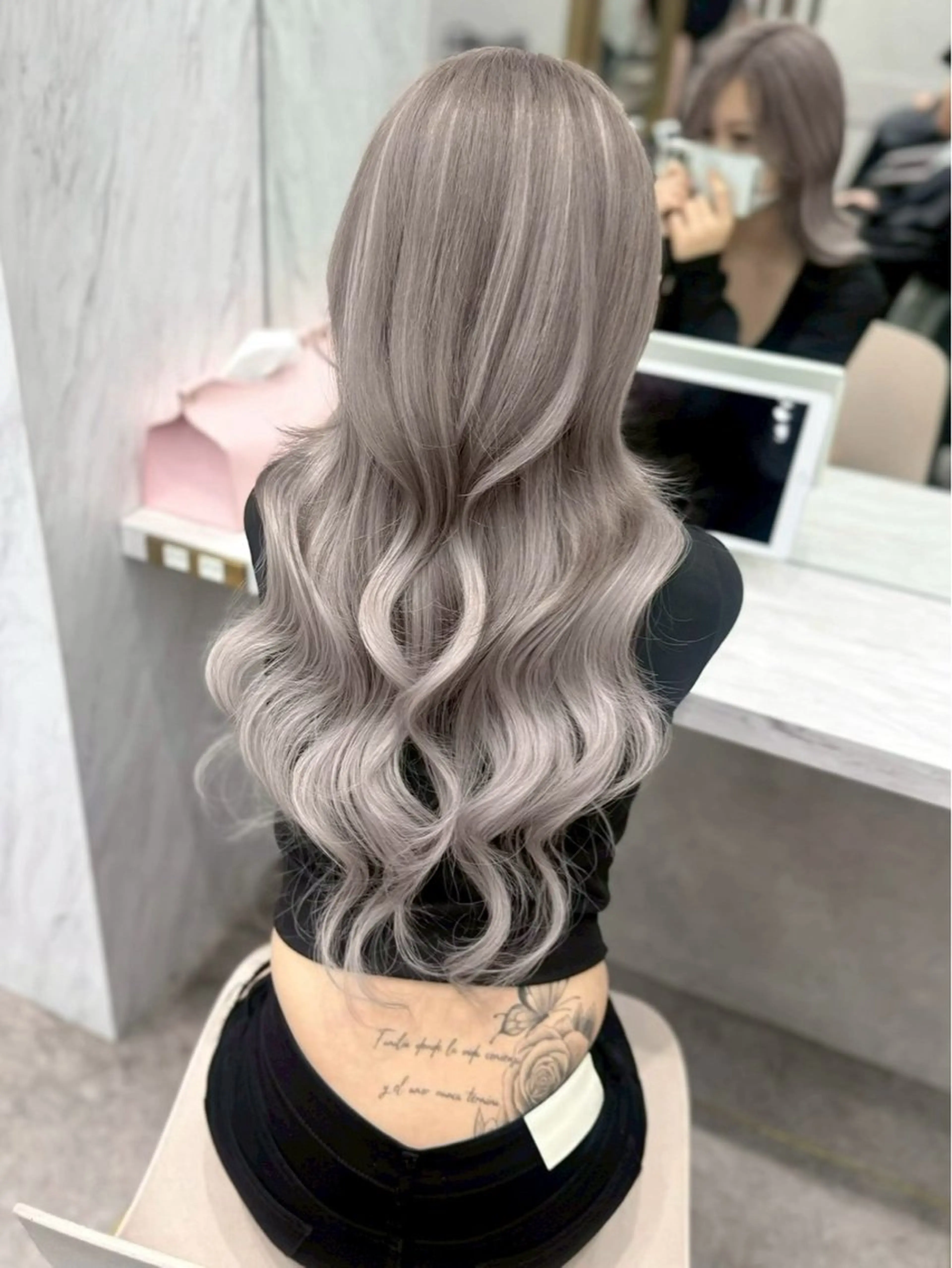 セミロング カラー ヘアカラー トリートメント Lond Le'a /ハイトーンカラーのヘアスタイル