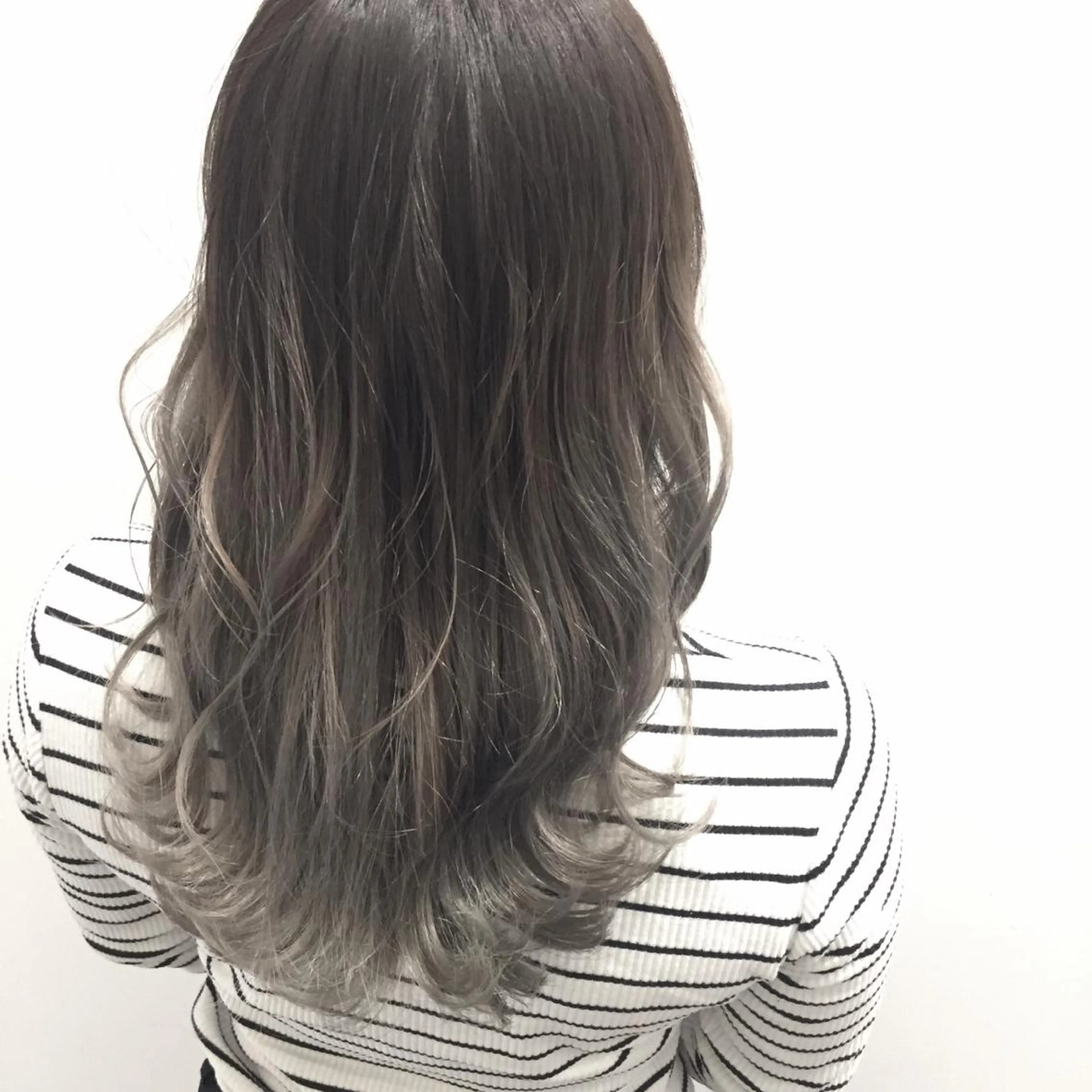 セミロング カラー グラデーションカラー グレージュ LIBERTY所属・【代表】田川 祐也のヘアスタイル