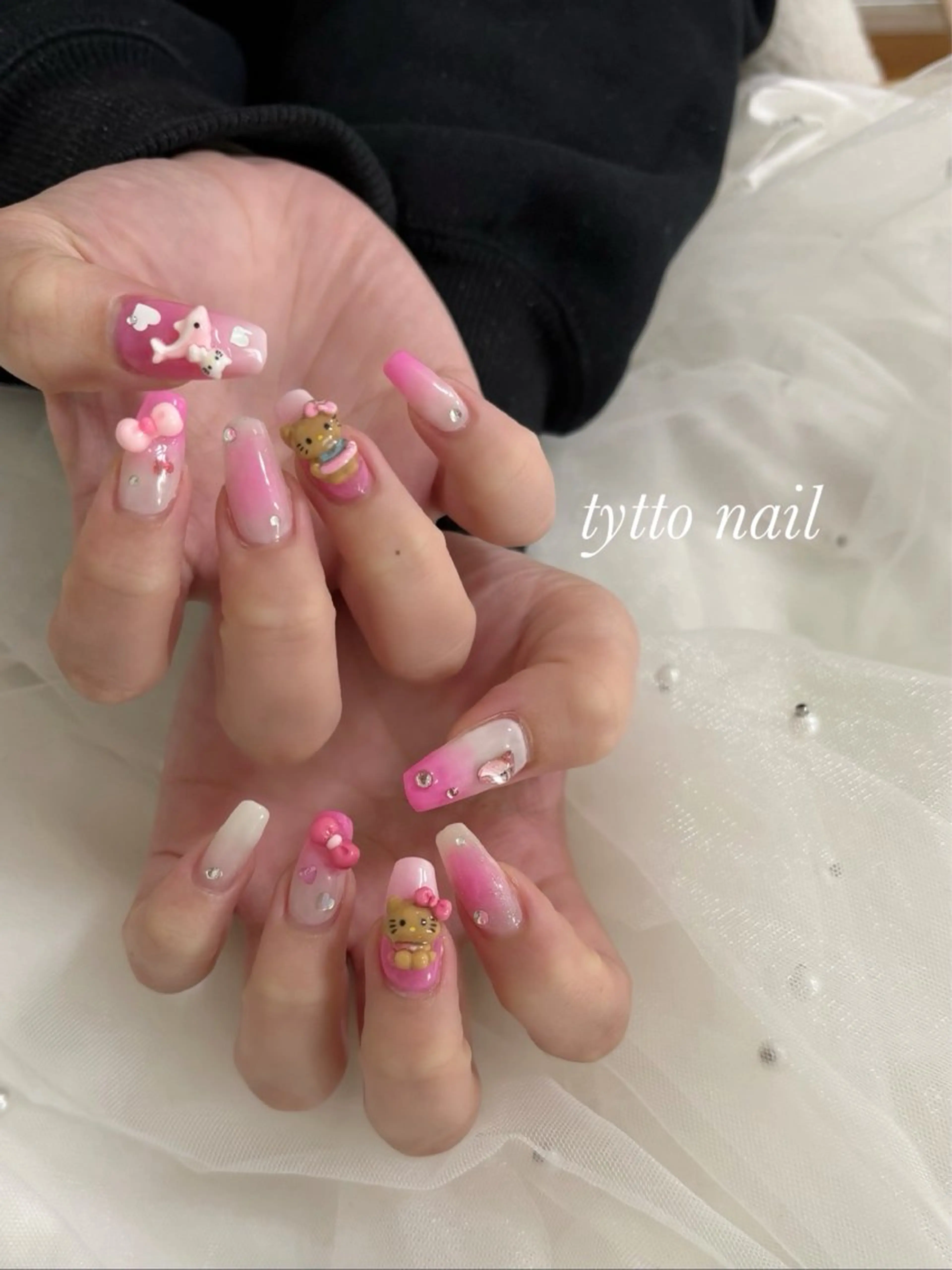 ネイル ガーリー グラデーション ハート キラキラネイル 韓国ネイル ハンドネイル tytto nail ❤︎‪‪eri‪‪のネイルデザイン