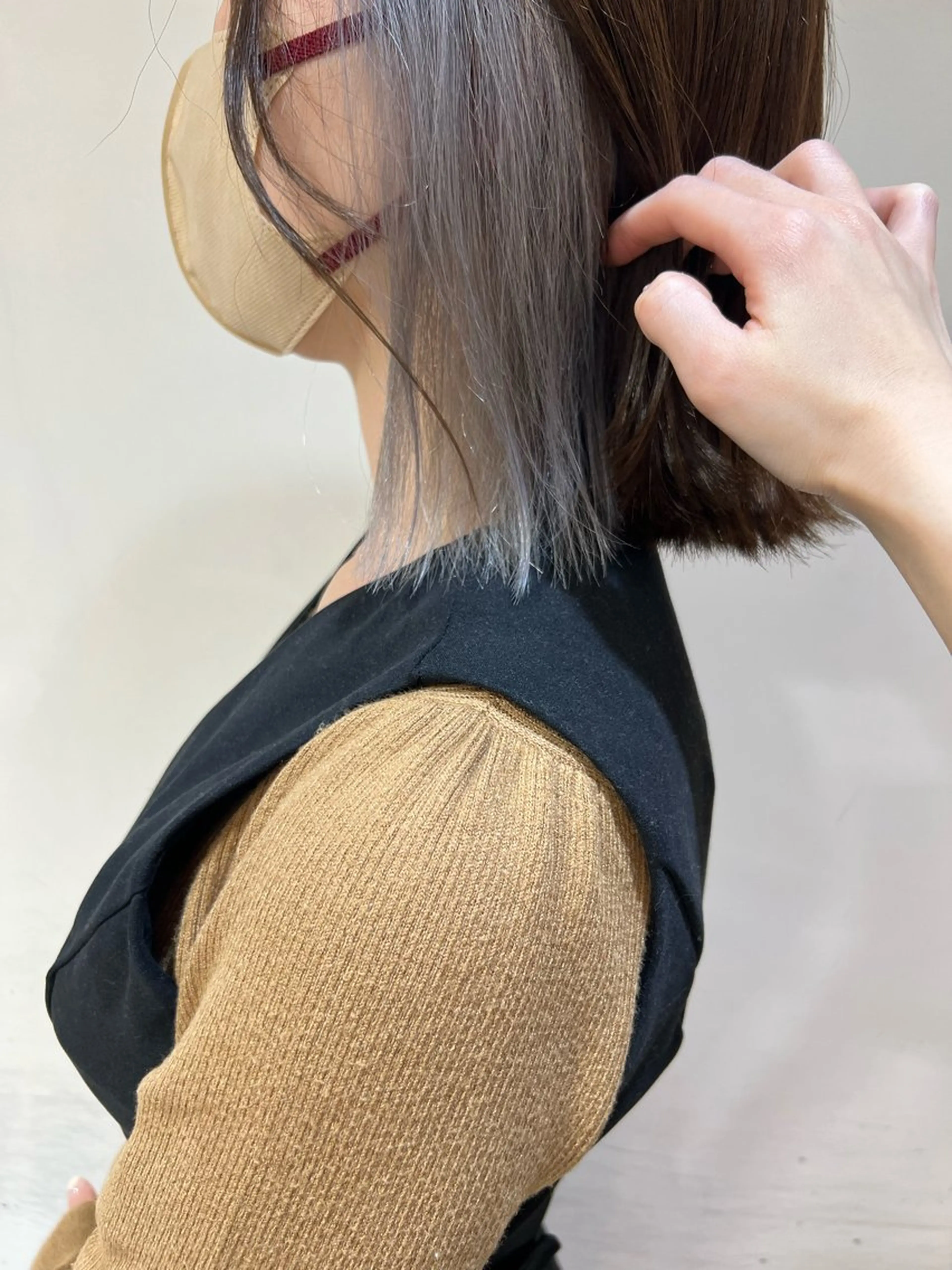 ミディアム カラー ブリーチ デザインカラー イヤリングカラー ハイライトカラー シルバー カット ヘアカラー トリートメント KANA/ボブ/ インナーカラー/艶髪のヘアスタイル