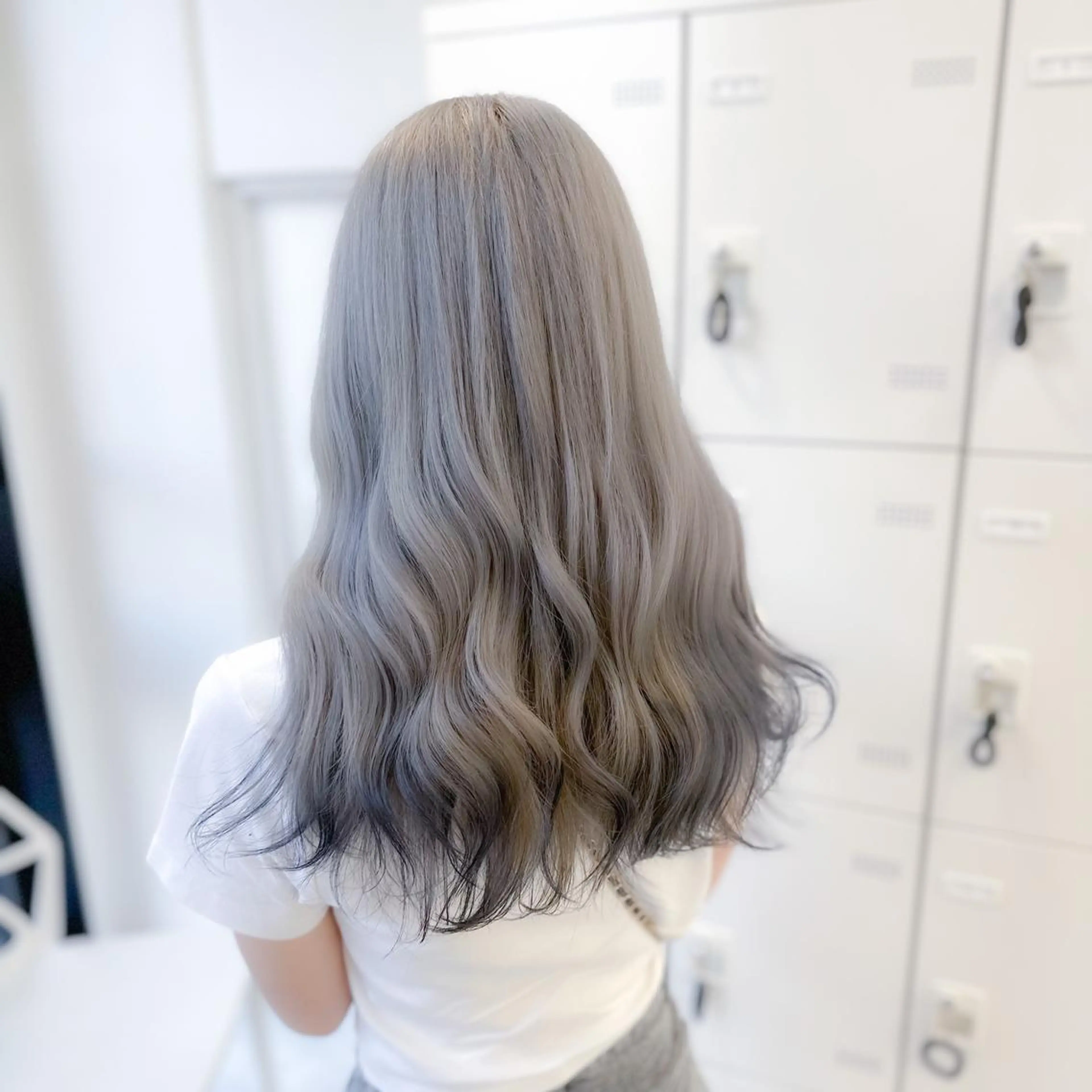 セミロング カラー ウルフ&レイヤー特化 まとまる美髪矯正のヘアスタイル