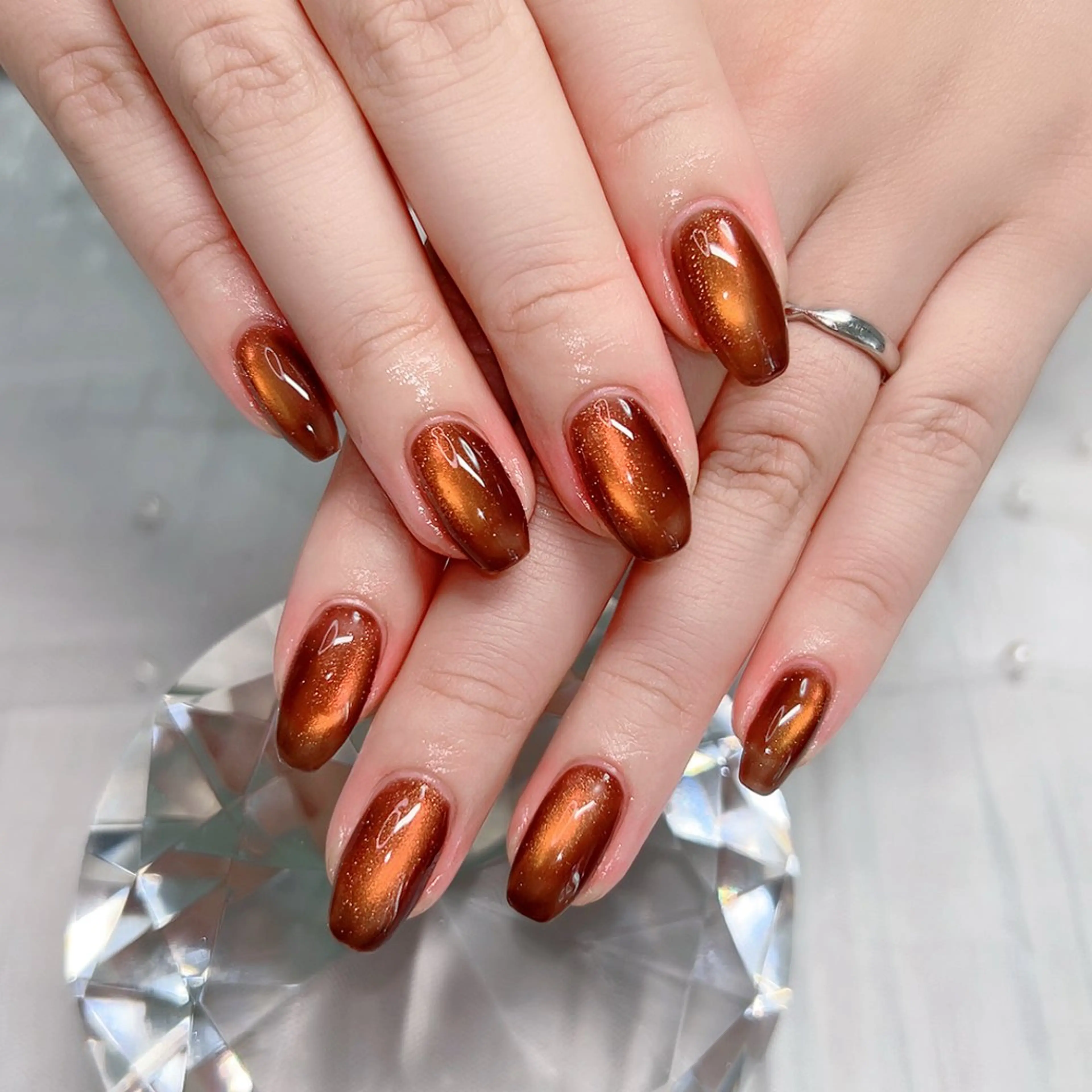 ネイル オーロラネイル ミラーネイル オフィスネイル ワンカラーネイル シンプルネイル ハンドネイル Cute Tips nailのネイルデザイン