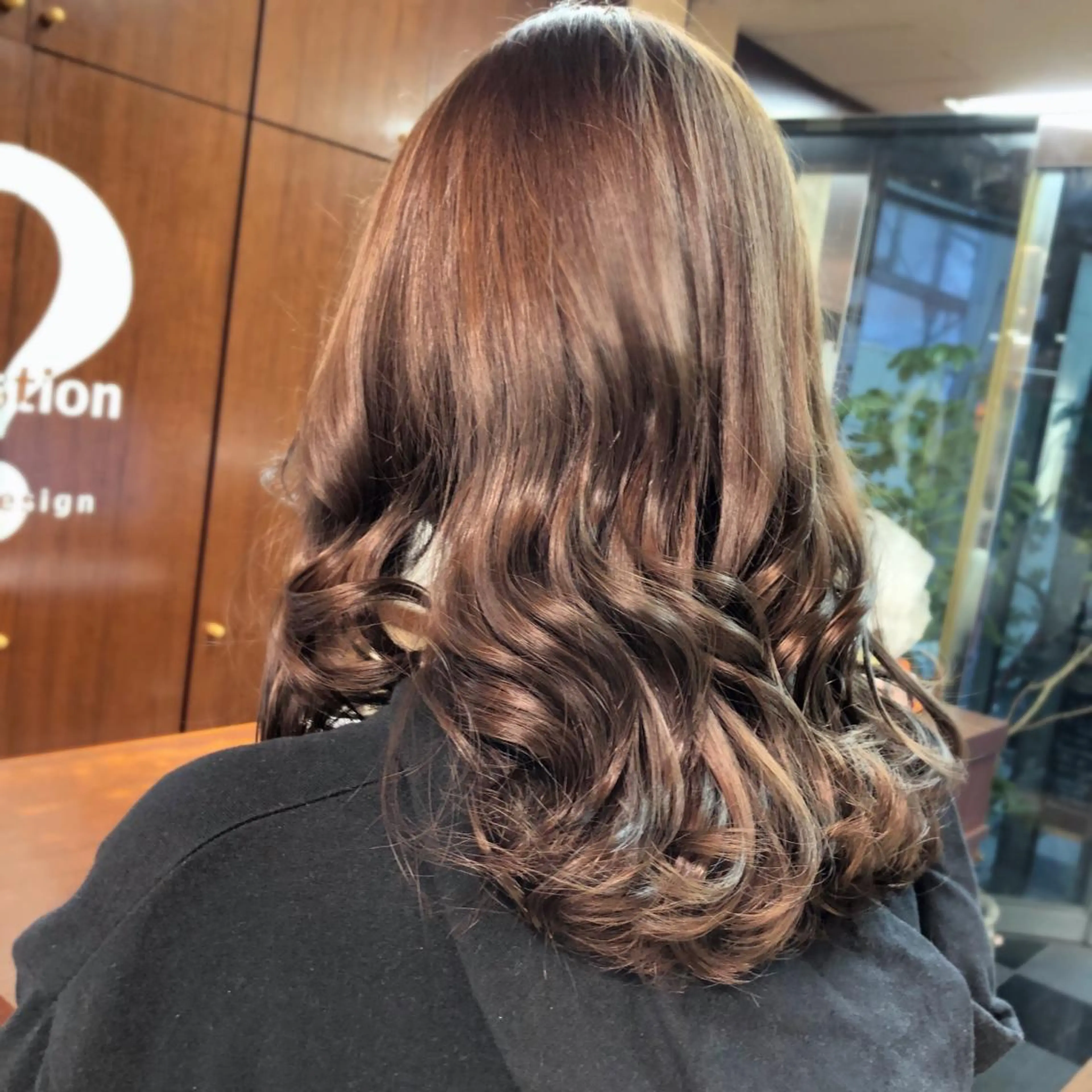 ミディアム カラー 山崎 絵莉香のヘアスタイル