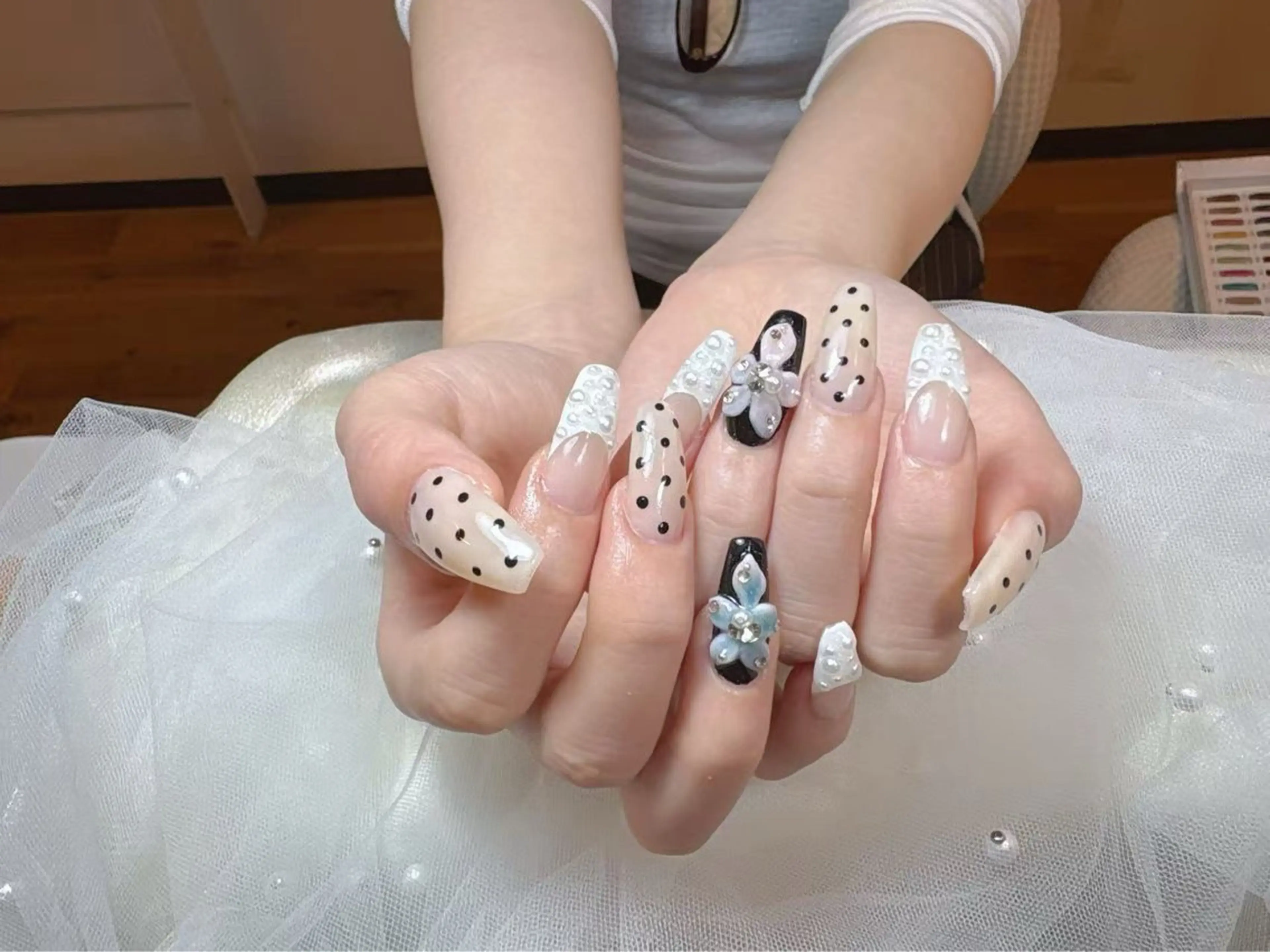 ネイル アートネイル フラワーネイル ゴージャス キラキラネイル ストーンネイル ハンドネイル リセス 高田馬場💎のネイルデザイン