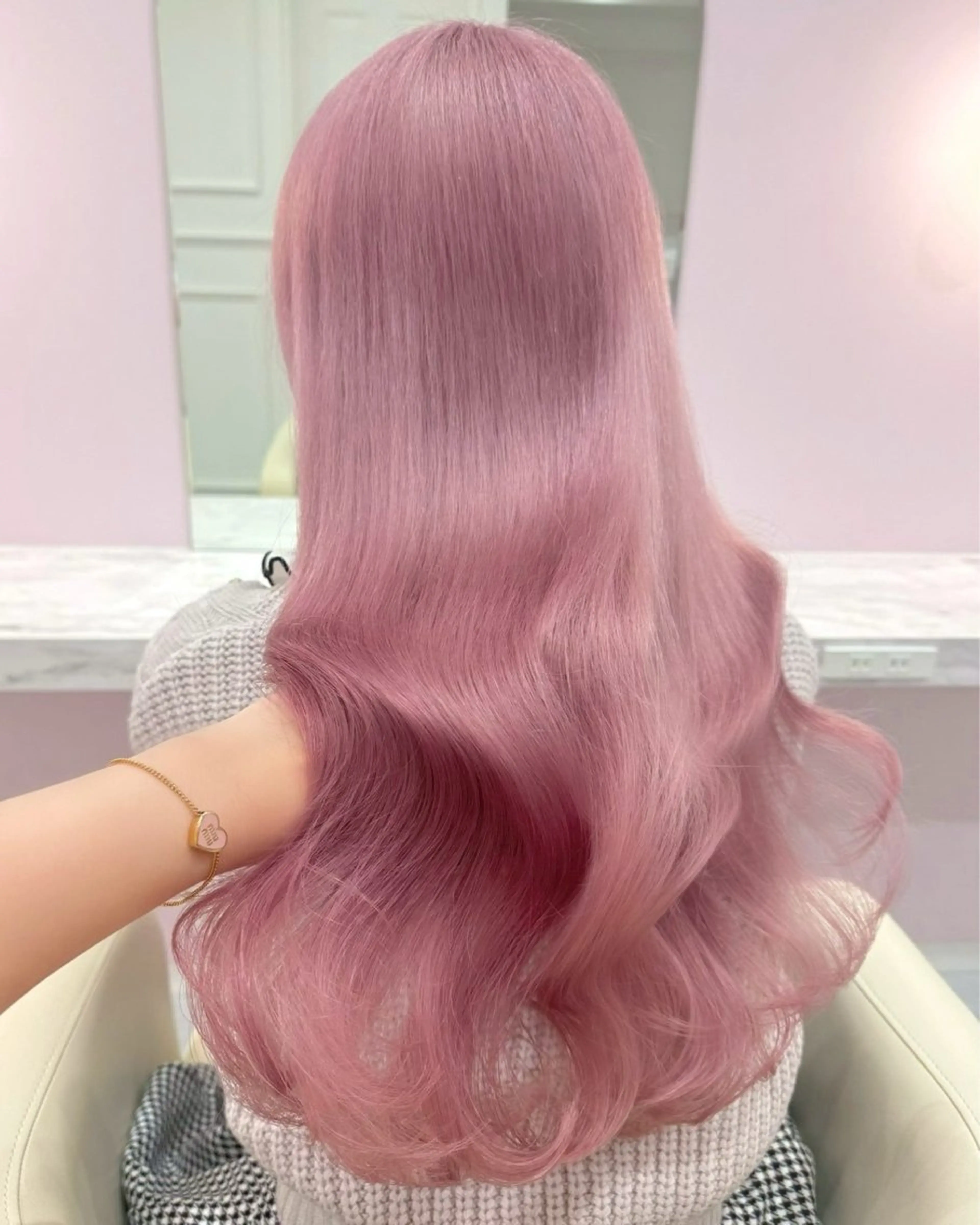 ロング カラー ブリーチ 透明感カラー ハイトーンカラー ラベンダーカラー ラベンダーピンク ヘアカラー ハイトーンカラー💞 くるみ🎀のヘアスタイル