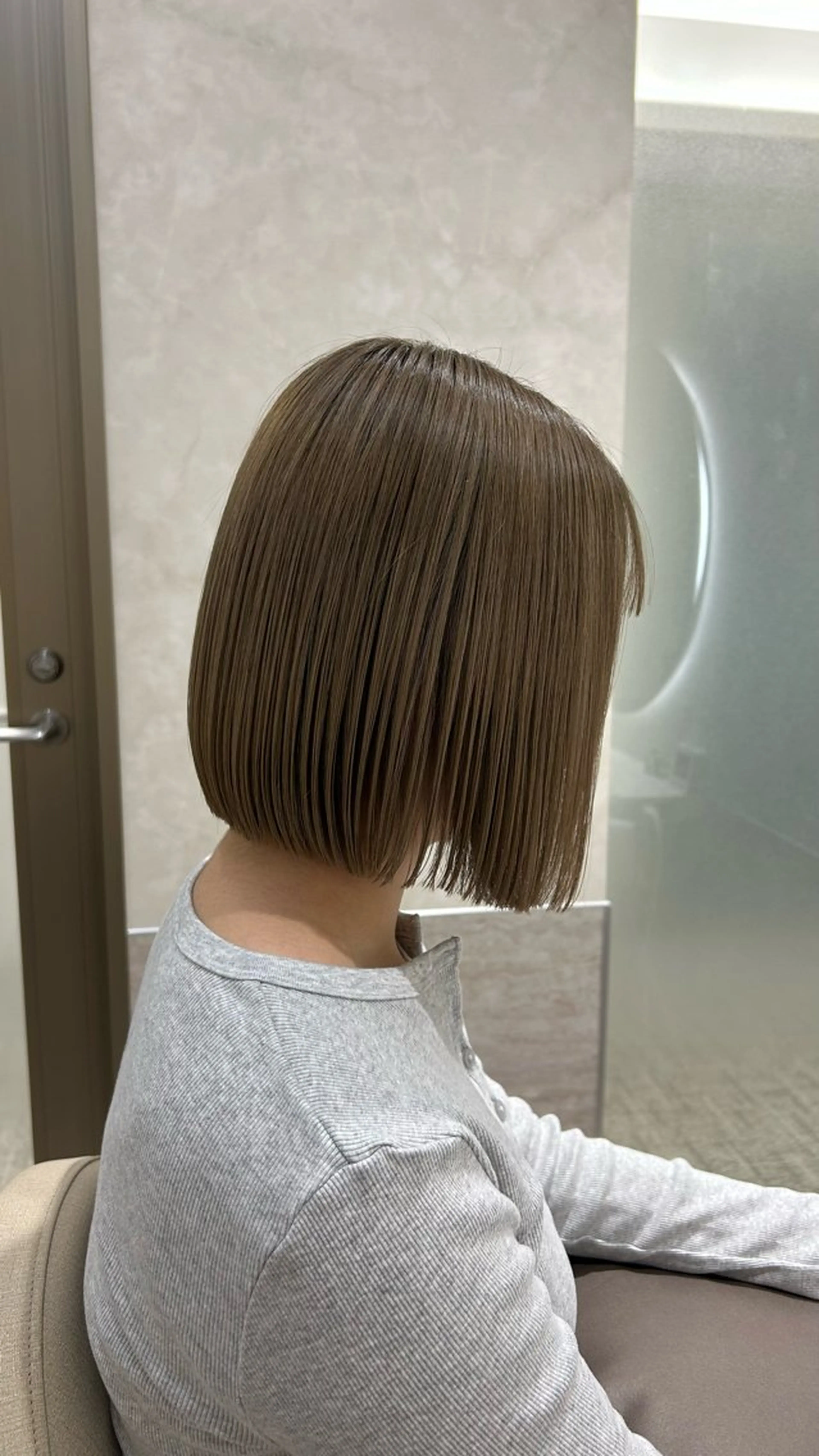 ミディアム カラー ショートボブ ミディアムレイヤー ベージュカラー ブリーチ ブラウンカラー カット ヘアカラー トリートメント Eleanor枚方店 店長　飛鳥　薫のヘアスタイル