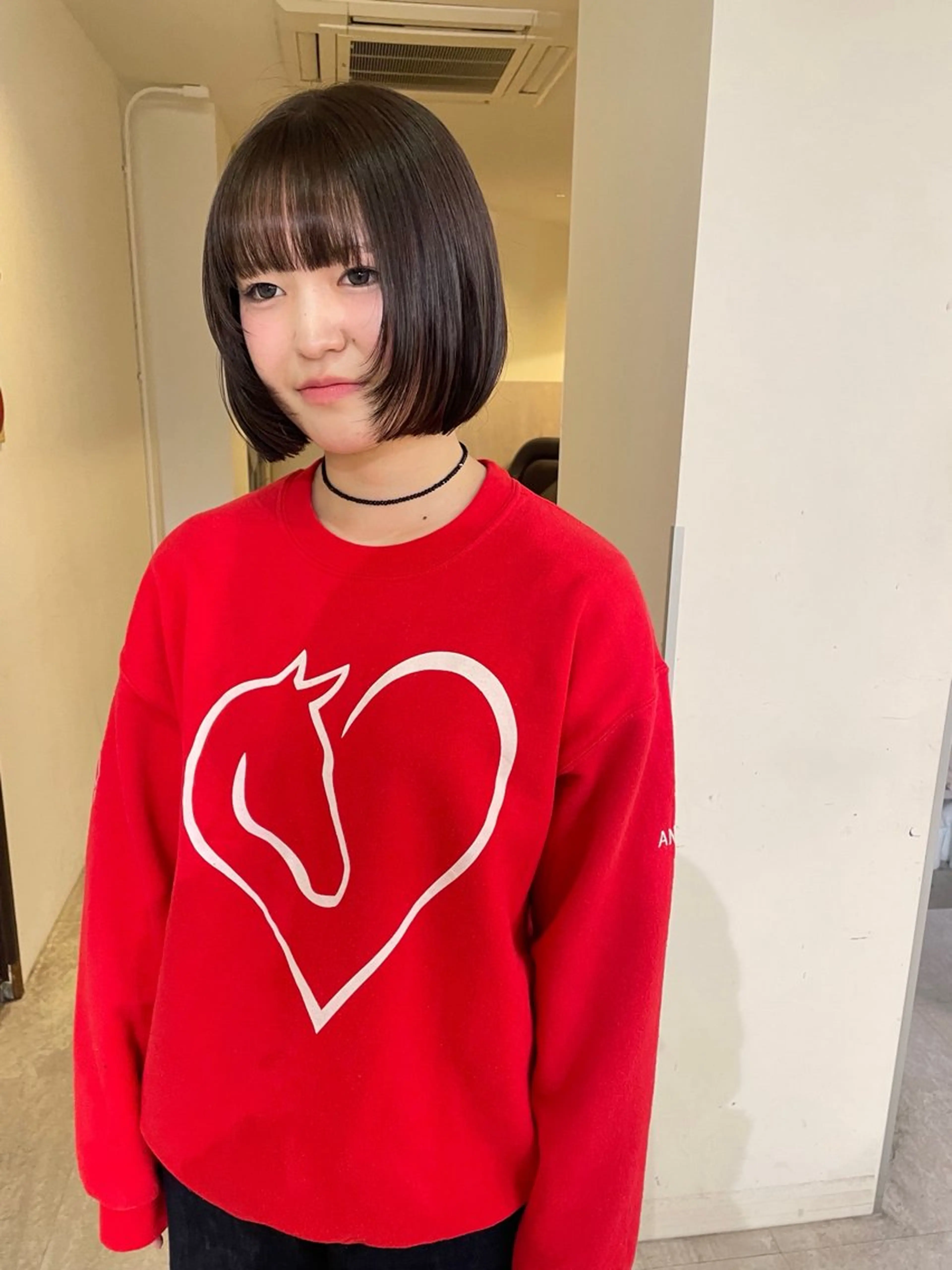 ショート カラー くびれヘア 顔まわりレイヤー ハッシュカット ハイレイヤー 韓国風ヘア カット ヘアカラー トリートメント MIU/ルーツカラー 顔まわりレイヤーのヘアスタイル