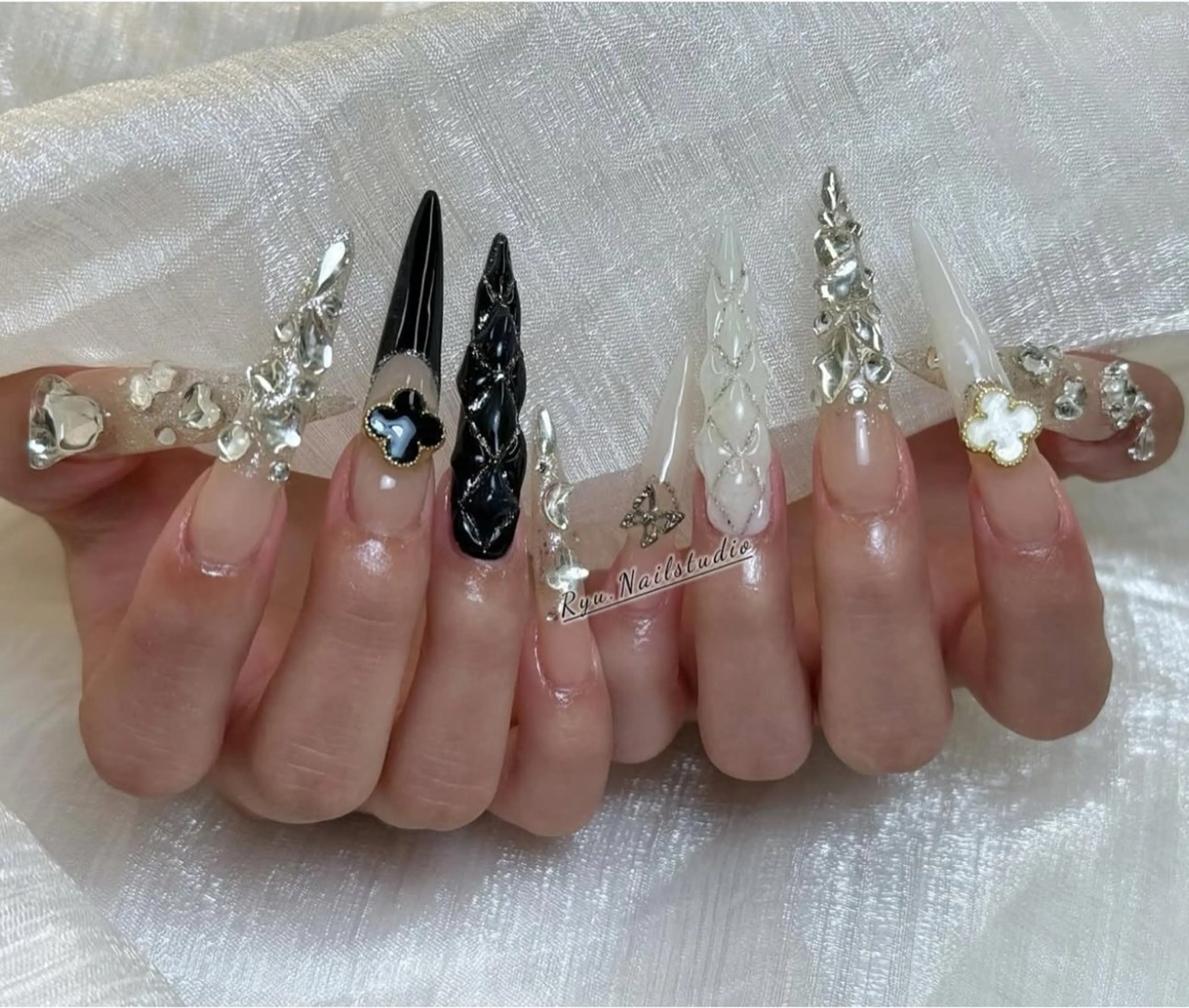 ネイル アートネイル フラワーネイル フレンチネイル ジェルネイル グラデーション ハンドネイル Ryu Nail NekoChanのネイルデザイン
