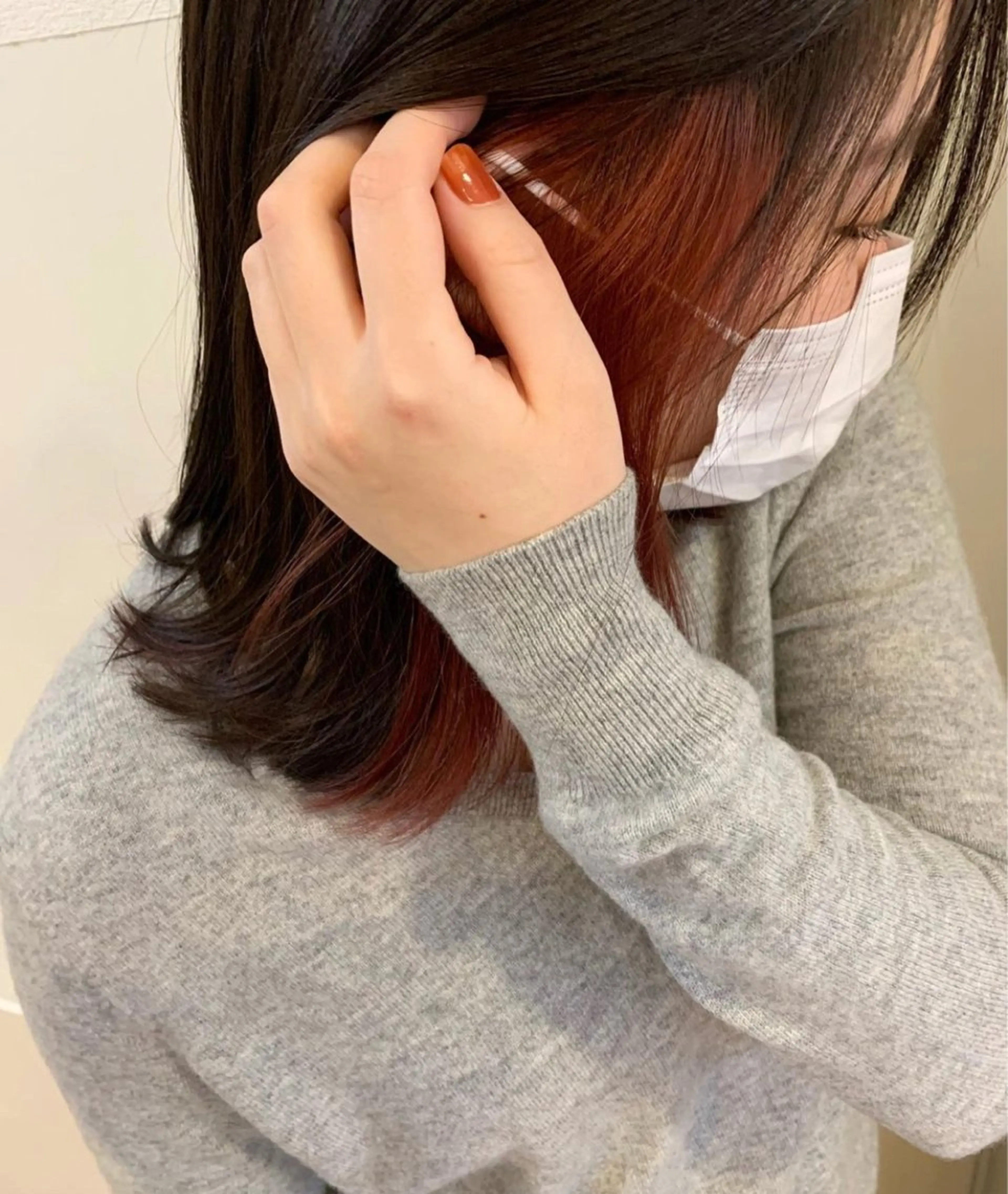 セミロング カラー インナーカラー オレンジ apica/ 菊地さら紗のヘアスタイル