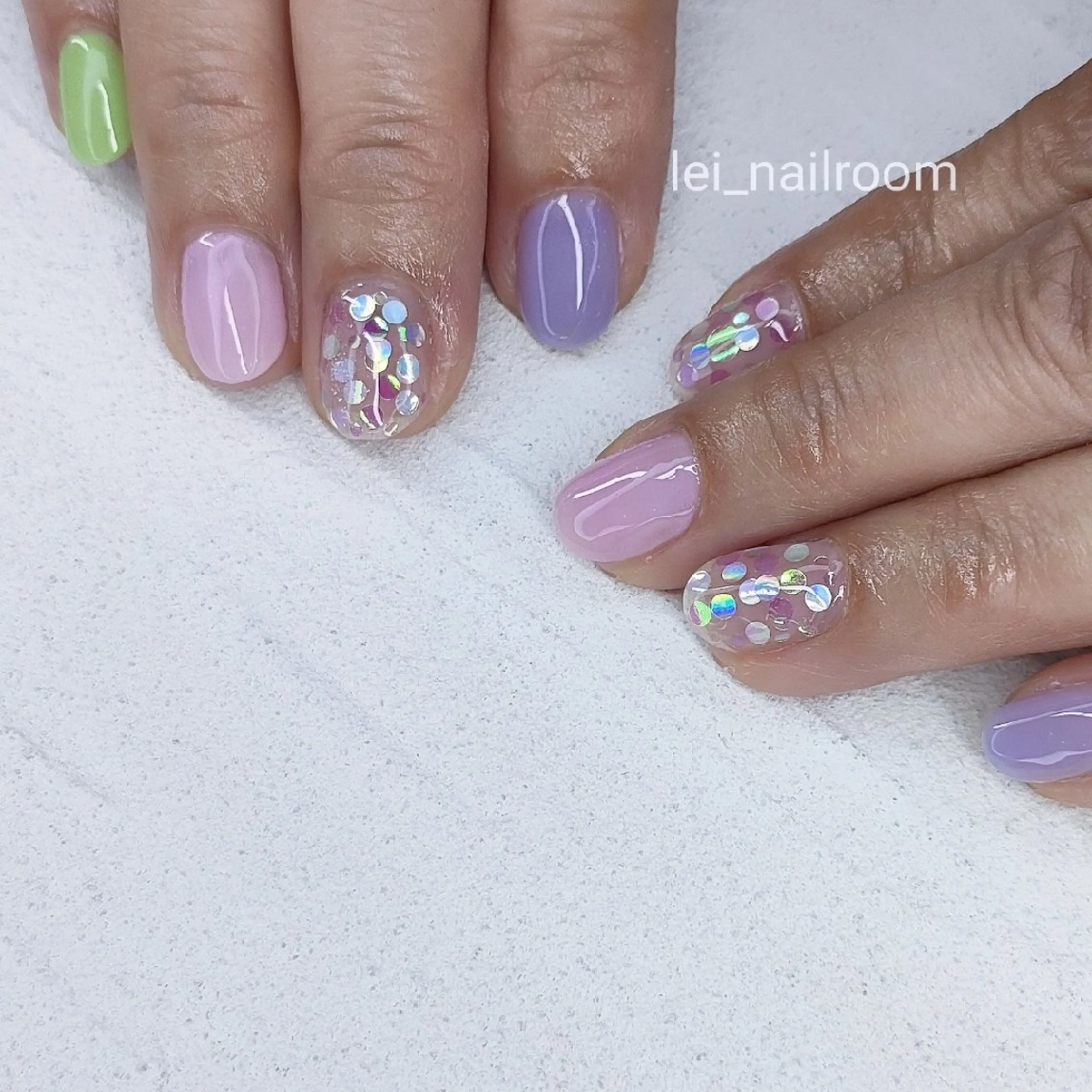 ネイル ホログラムネイル パステルネイル lei🌼 nailroomのネイルデザイン