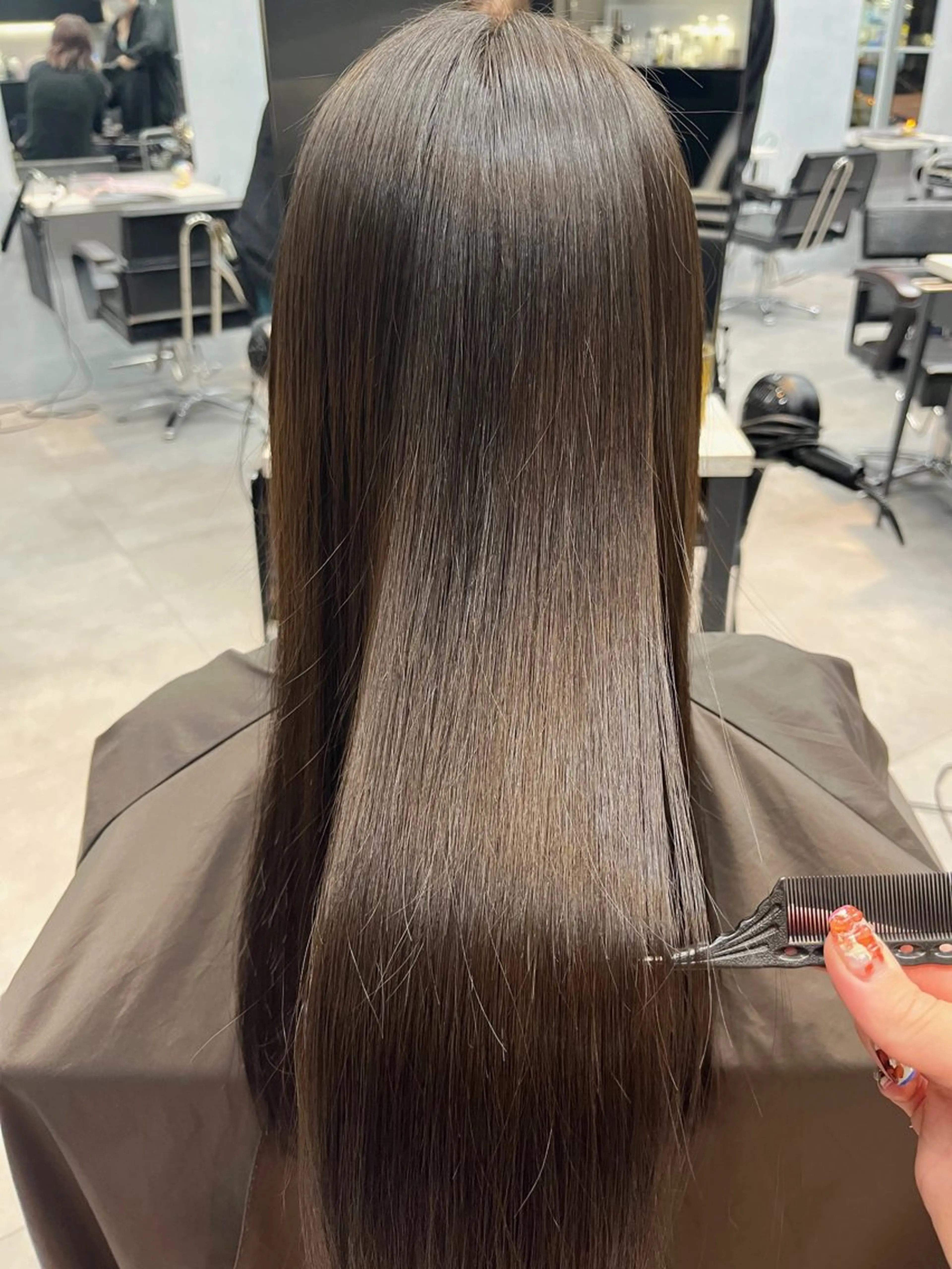 セミロング カラー カット ヘアカラー 縮毛矯正 🦩レイヤー|透明感 カラー🦩makoのヘアスタイル